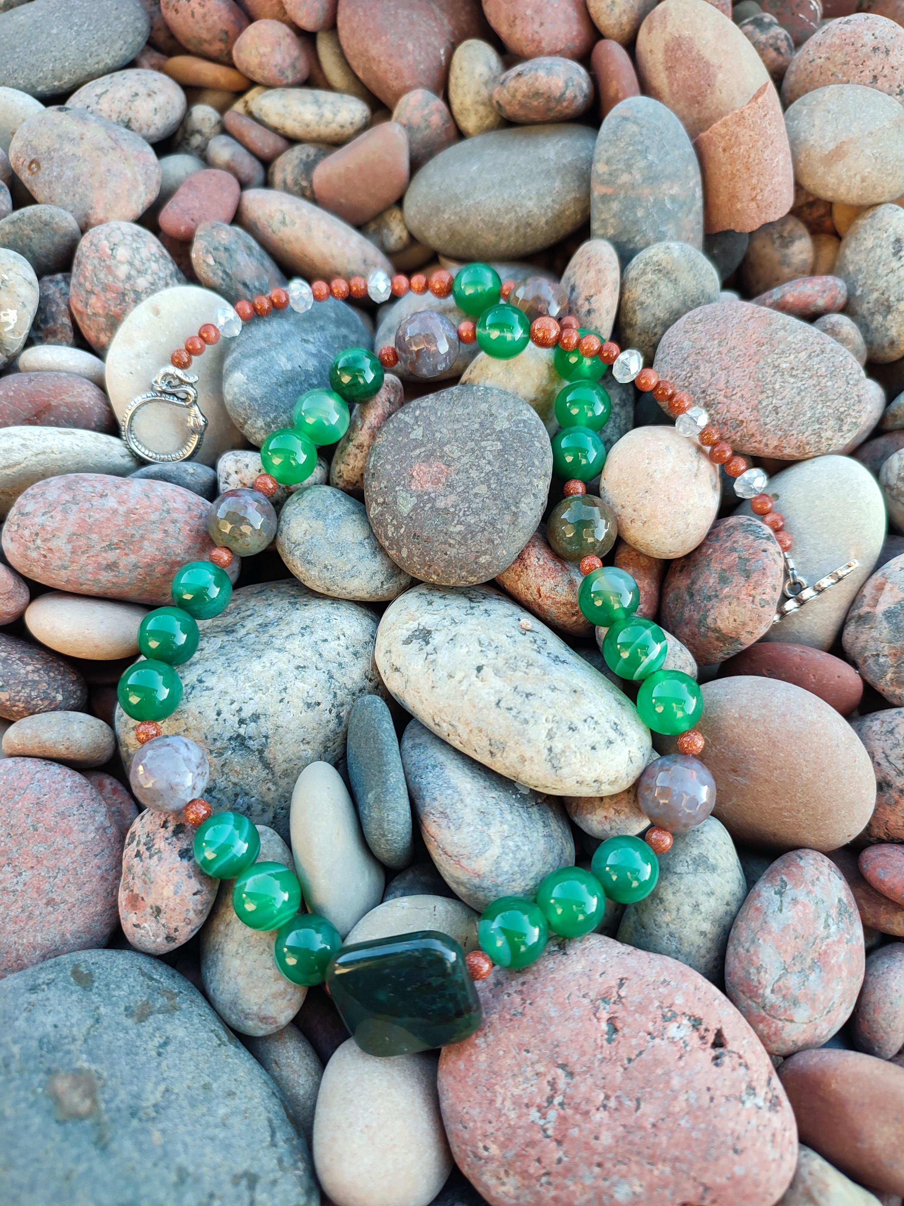 Išskirtinis rankų darbo vėrinys "Džiaugsmo magija" + AFIRMACIJA