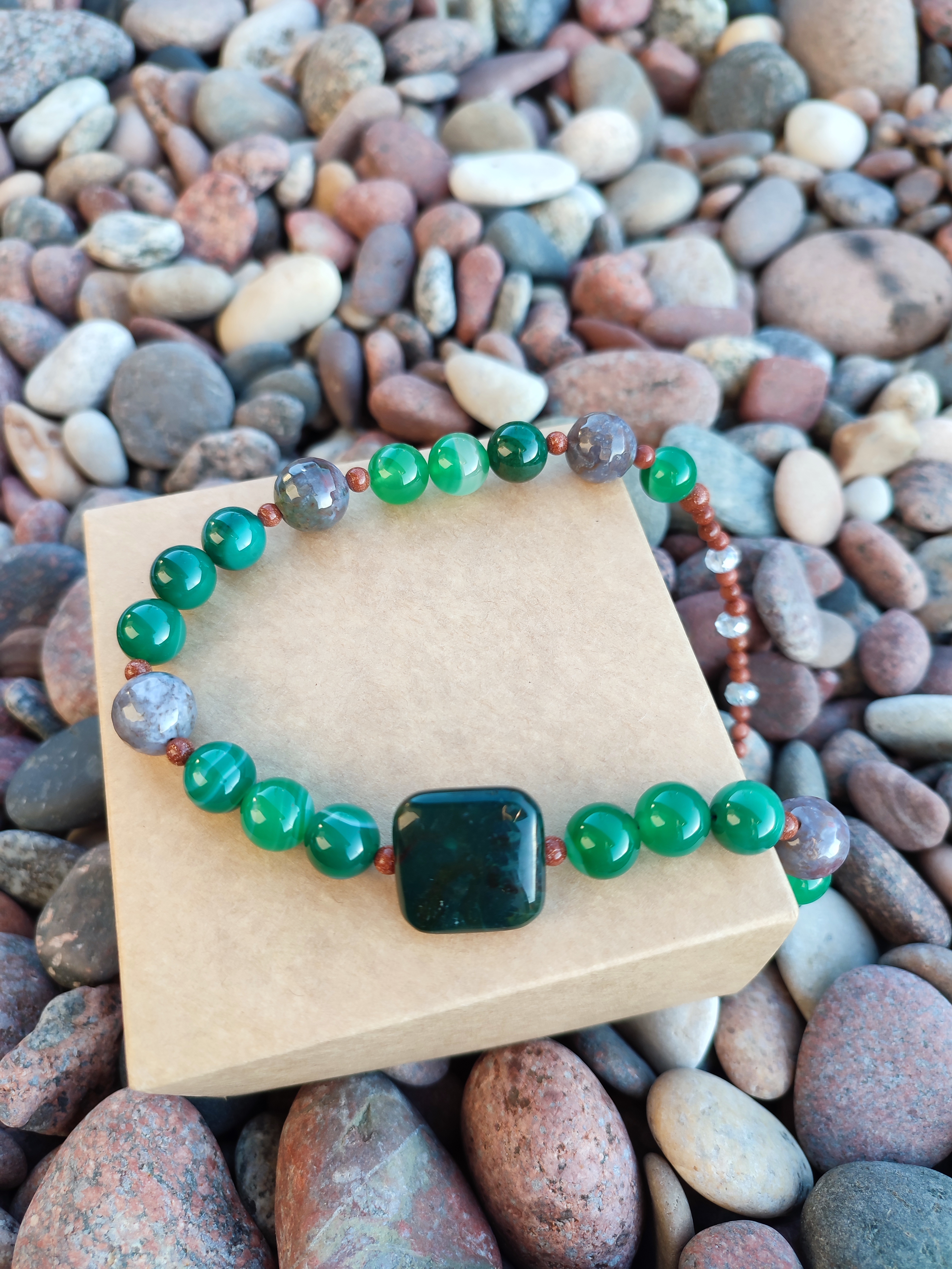 Išskirtinis rankų darbo vėrinys "Džiaugsmo magija" + AFIRMACIJA