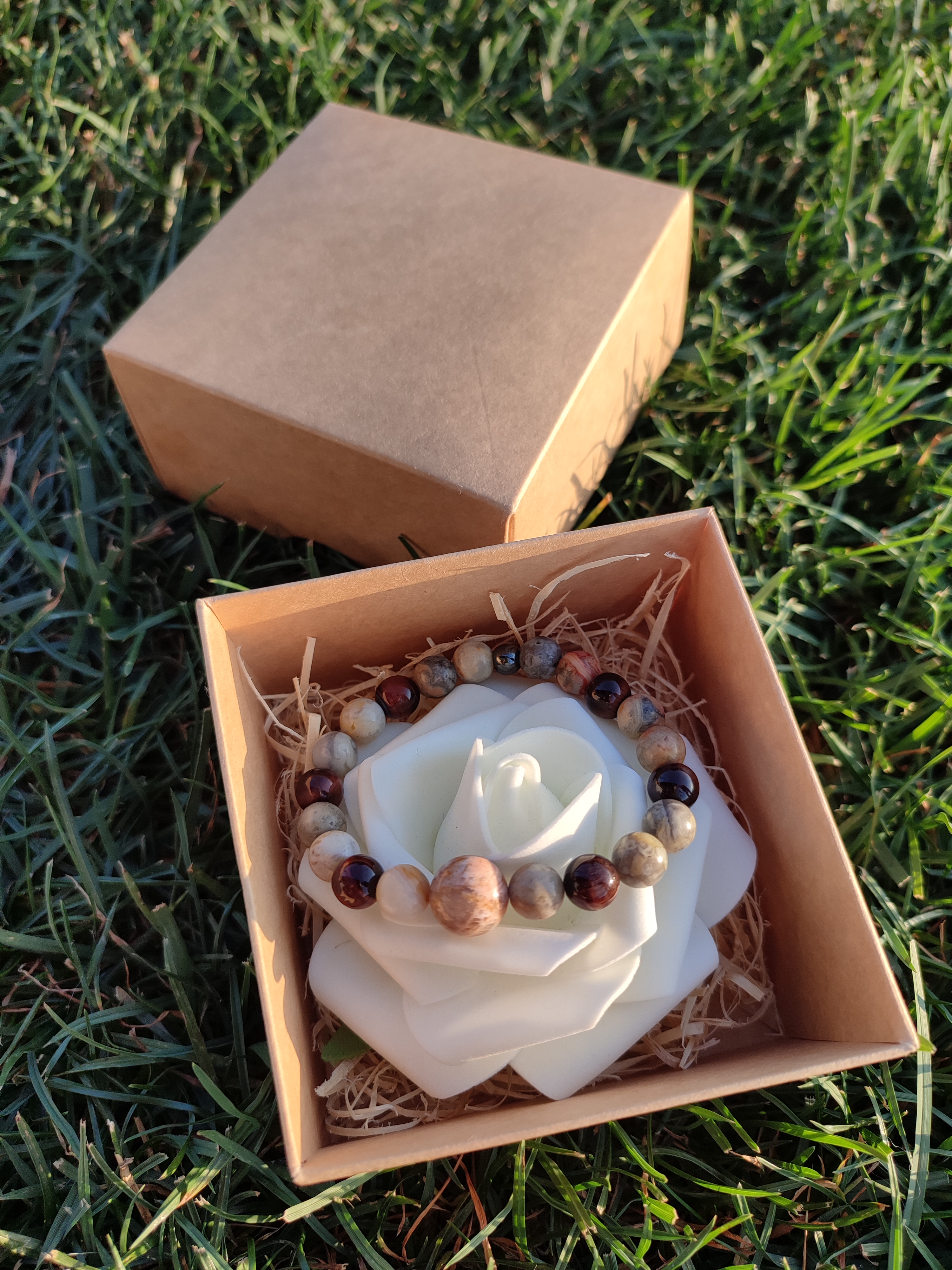 Rankų darbo apyrankė "Žemiškas džiaugsmas"