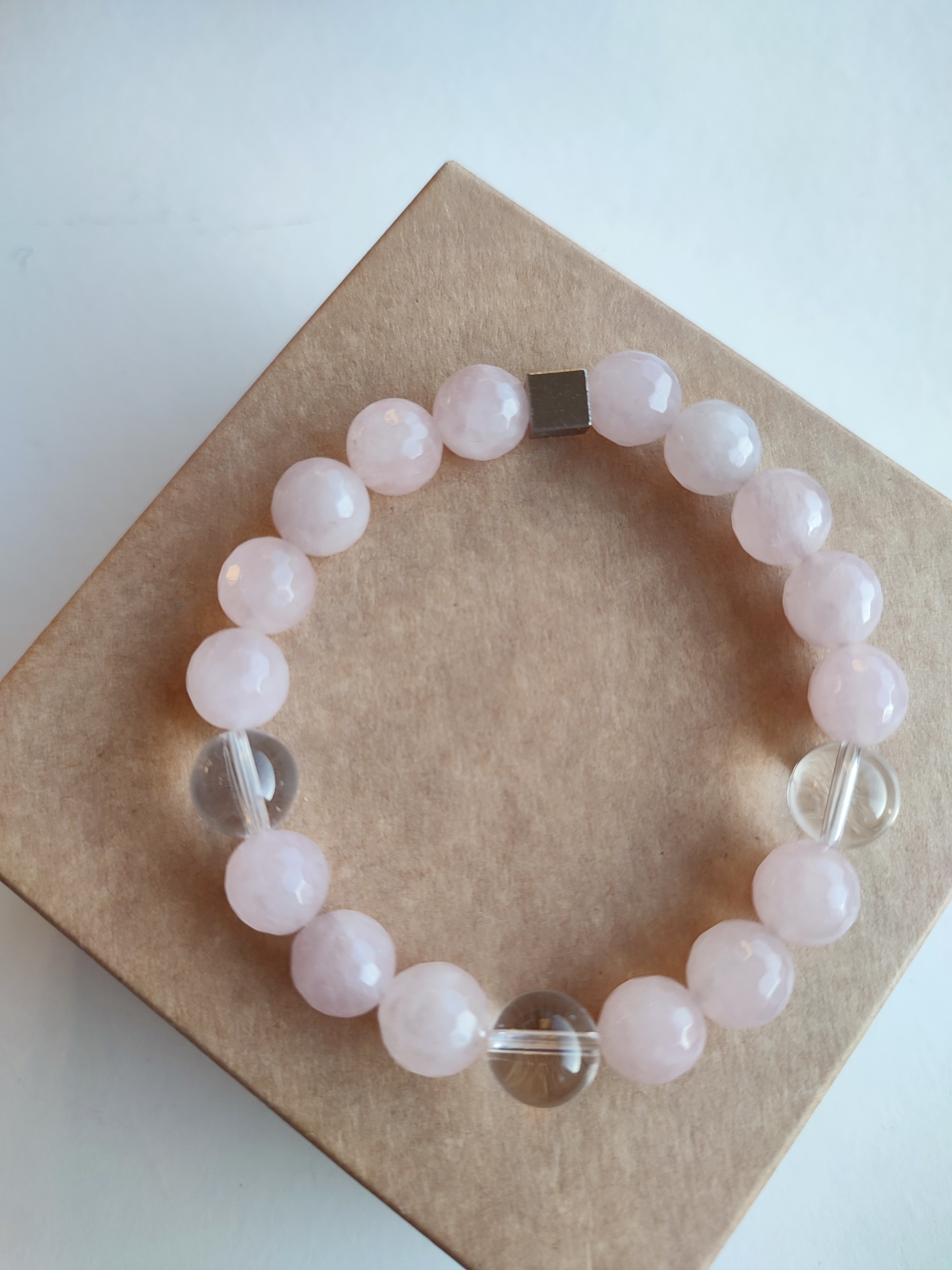 Rankų darbo apyrankė "Meilės Deivė"