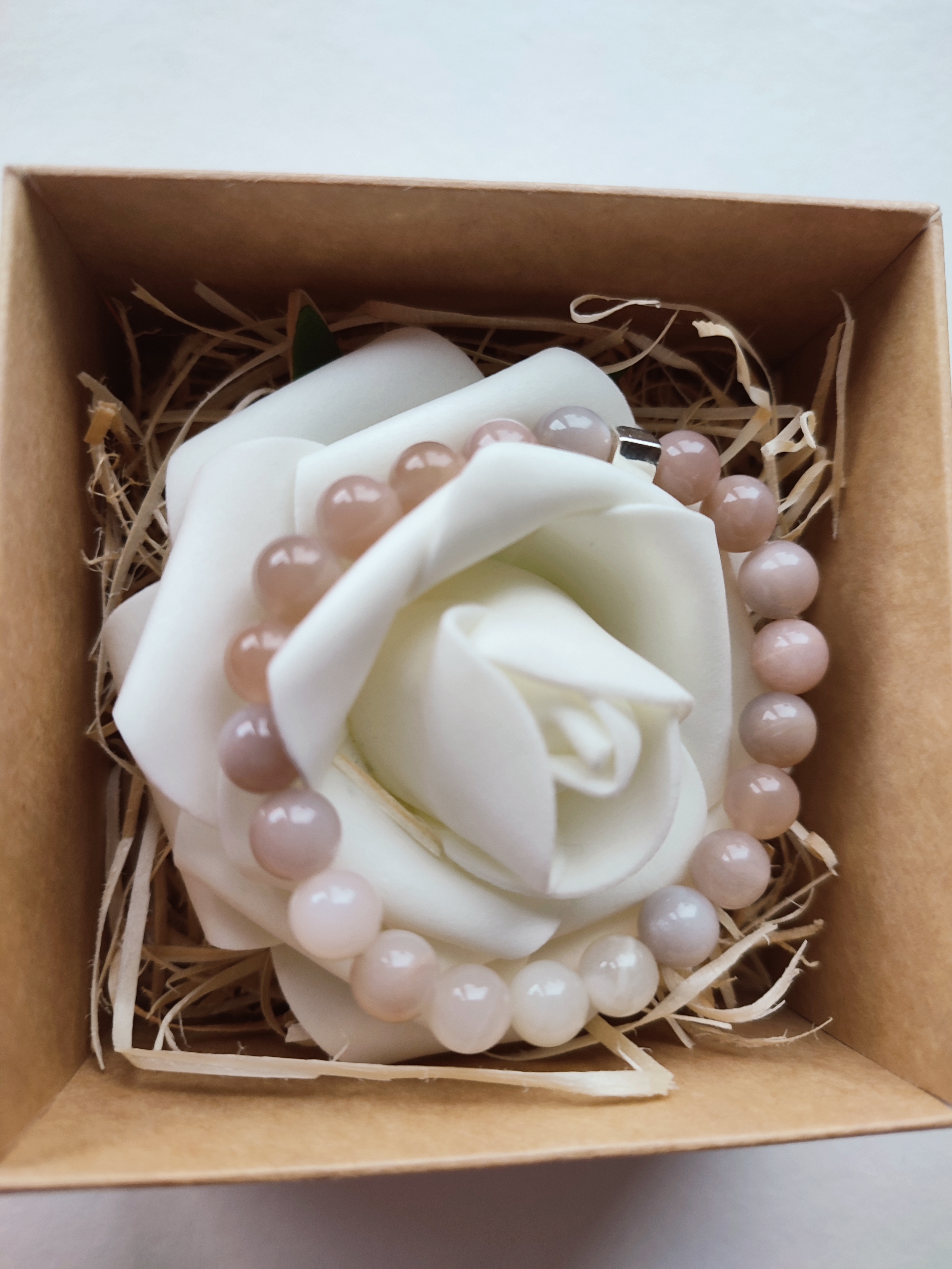 Rankų darbo apyrankė "Moteriškumas" + AFIRMACIJA