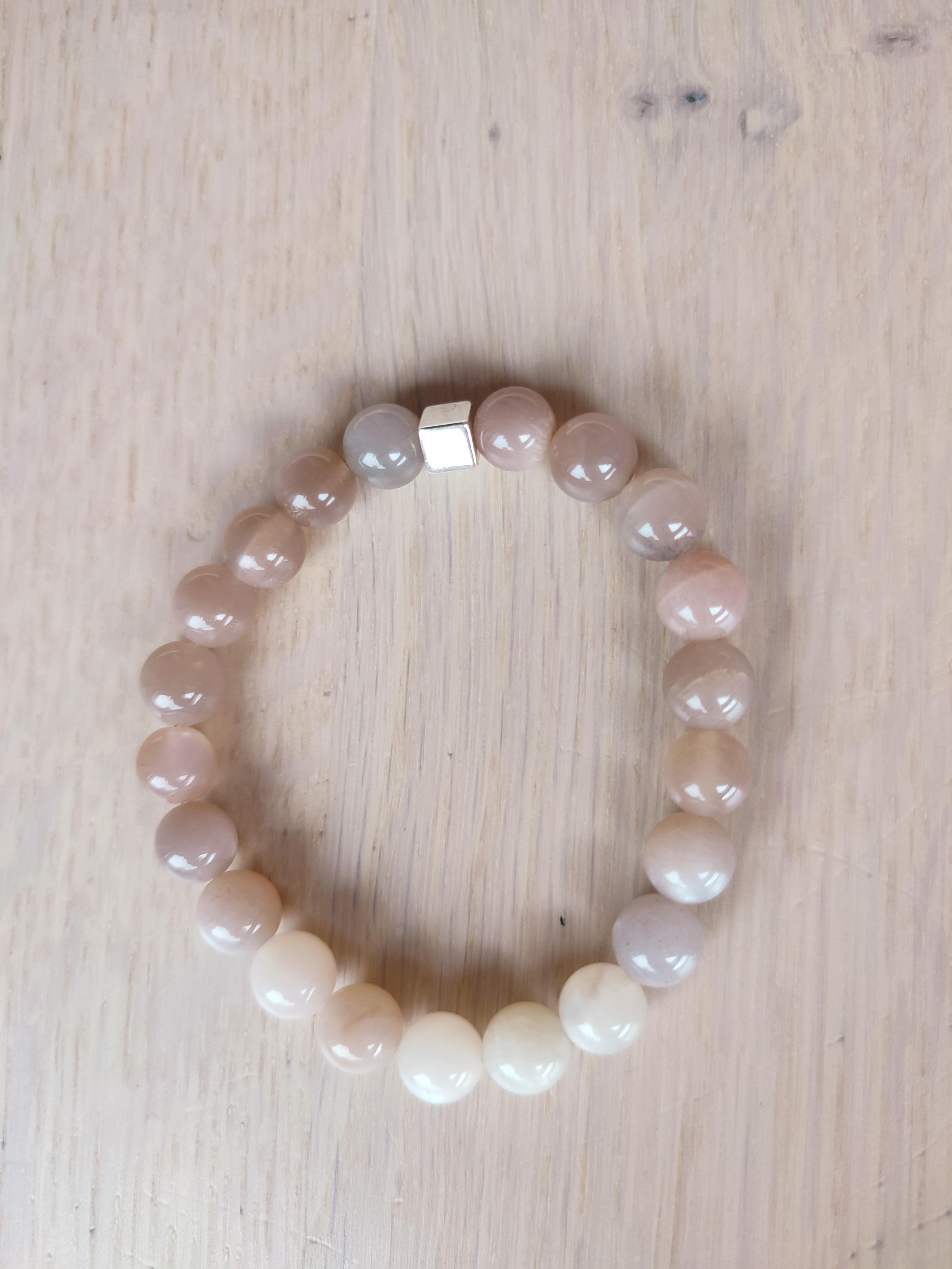 Rankų darbo apyrankė "Moteriškumas" + AFIRMACIJA