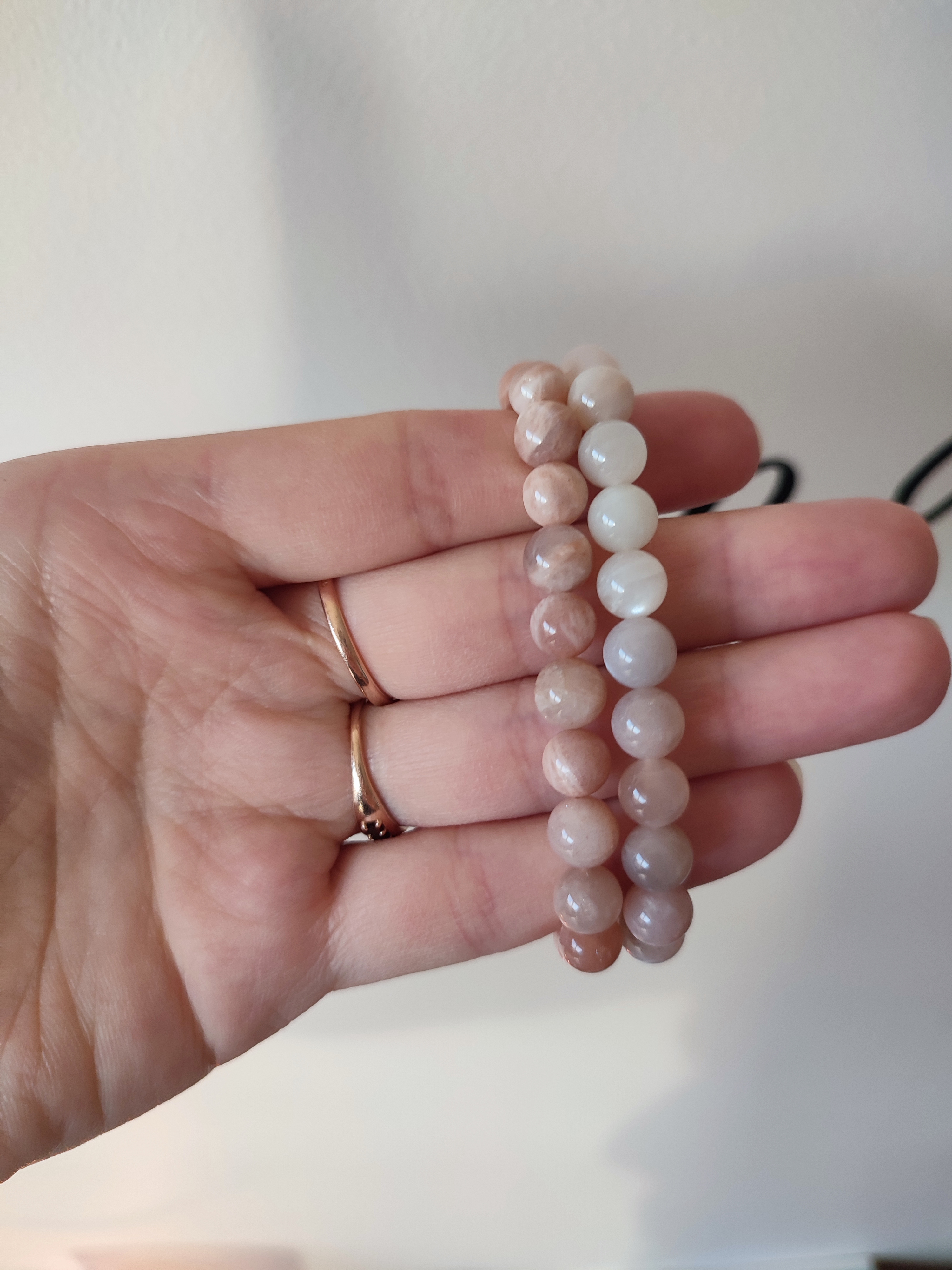 Rankų darbo apyrankė "Moteriškumas" + AFIRMACIJA