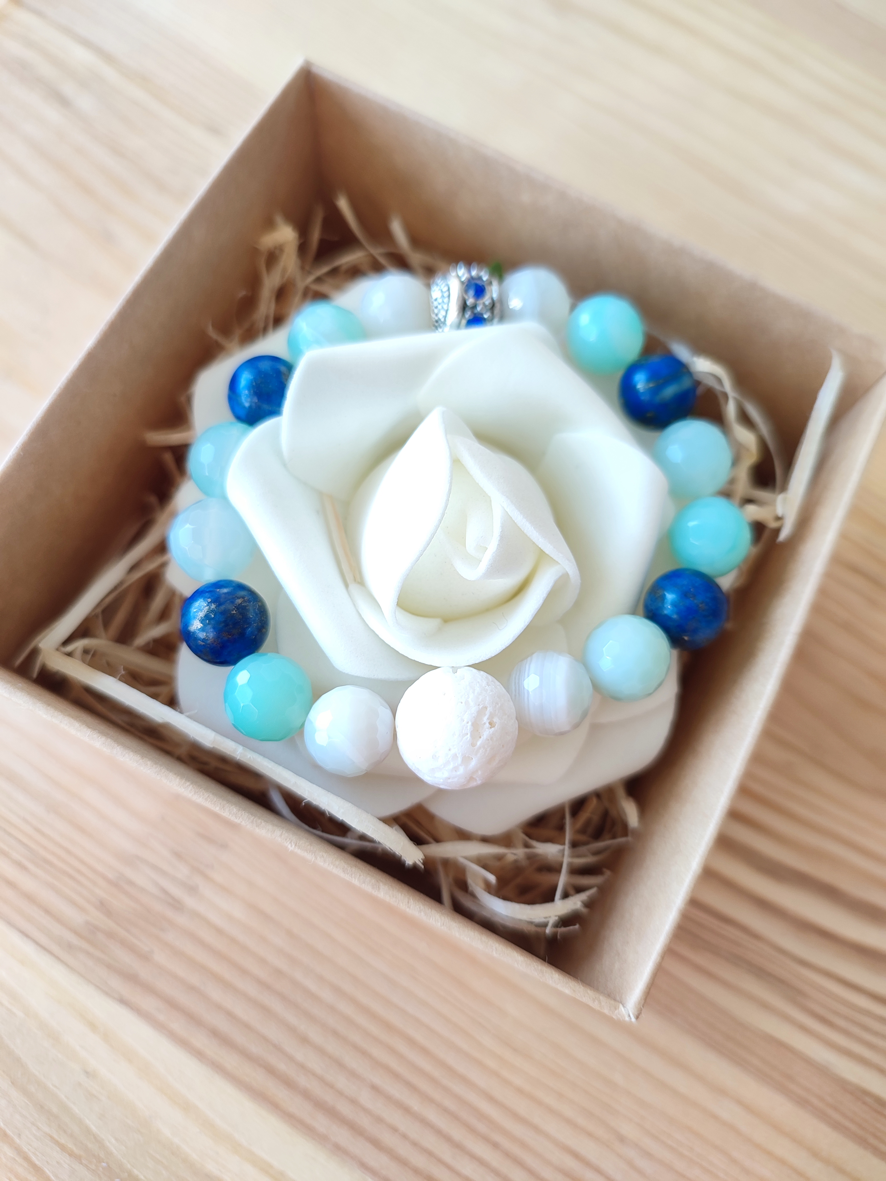 Rankų darbo apyrankė "Įkvepiantis džiaugsmas" + AFIRMACIJA