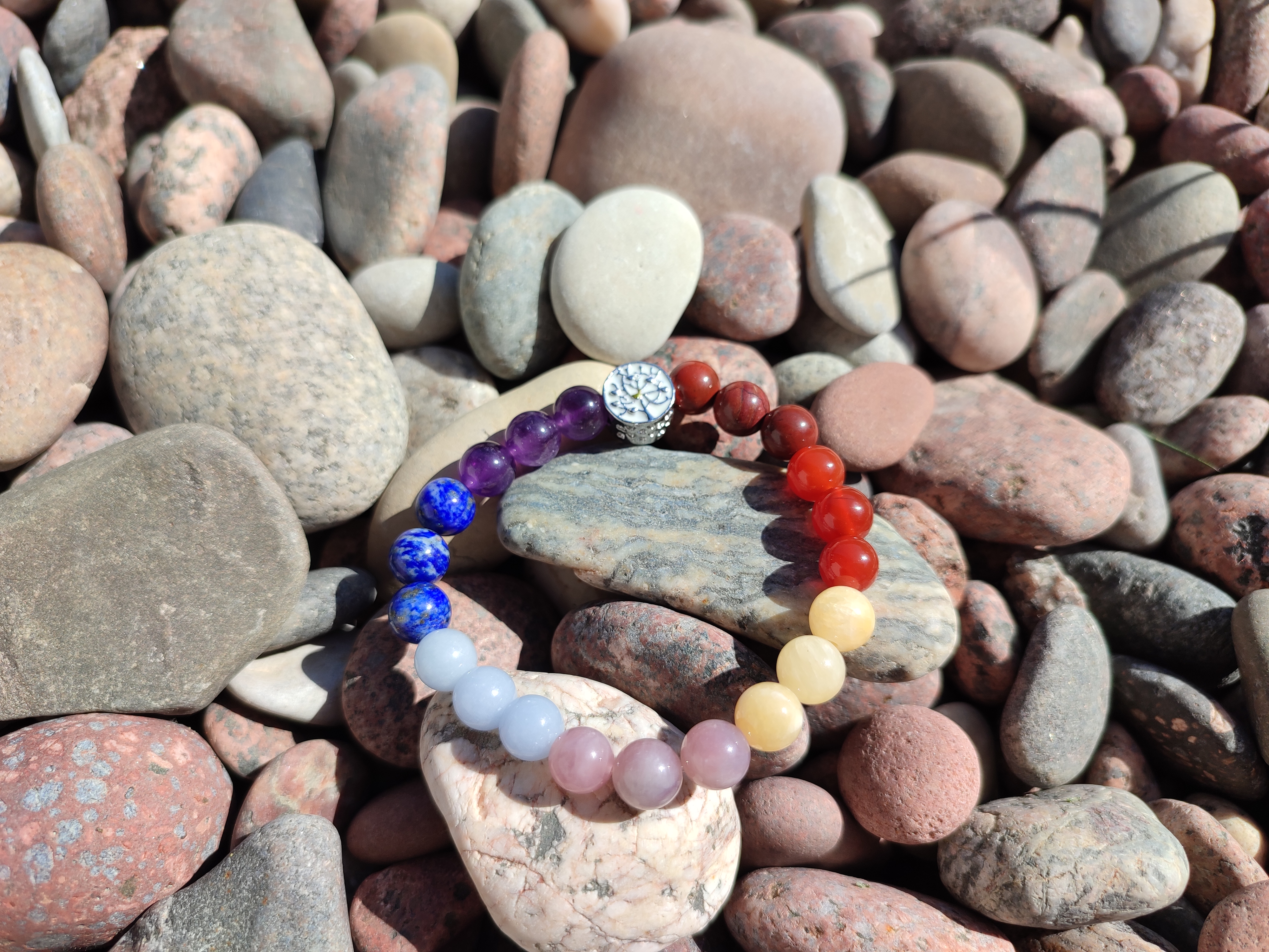 Rankų darbo apyrankė "7 čakros su gyvybės medžiu" + AFIRMACIJA