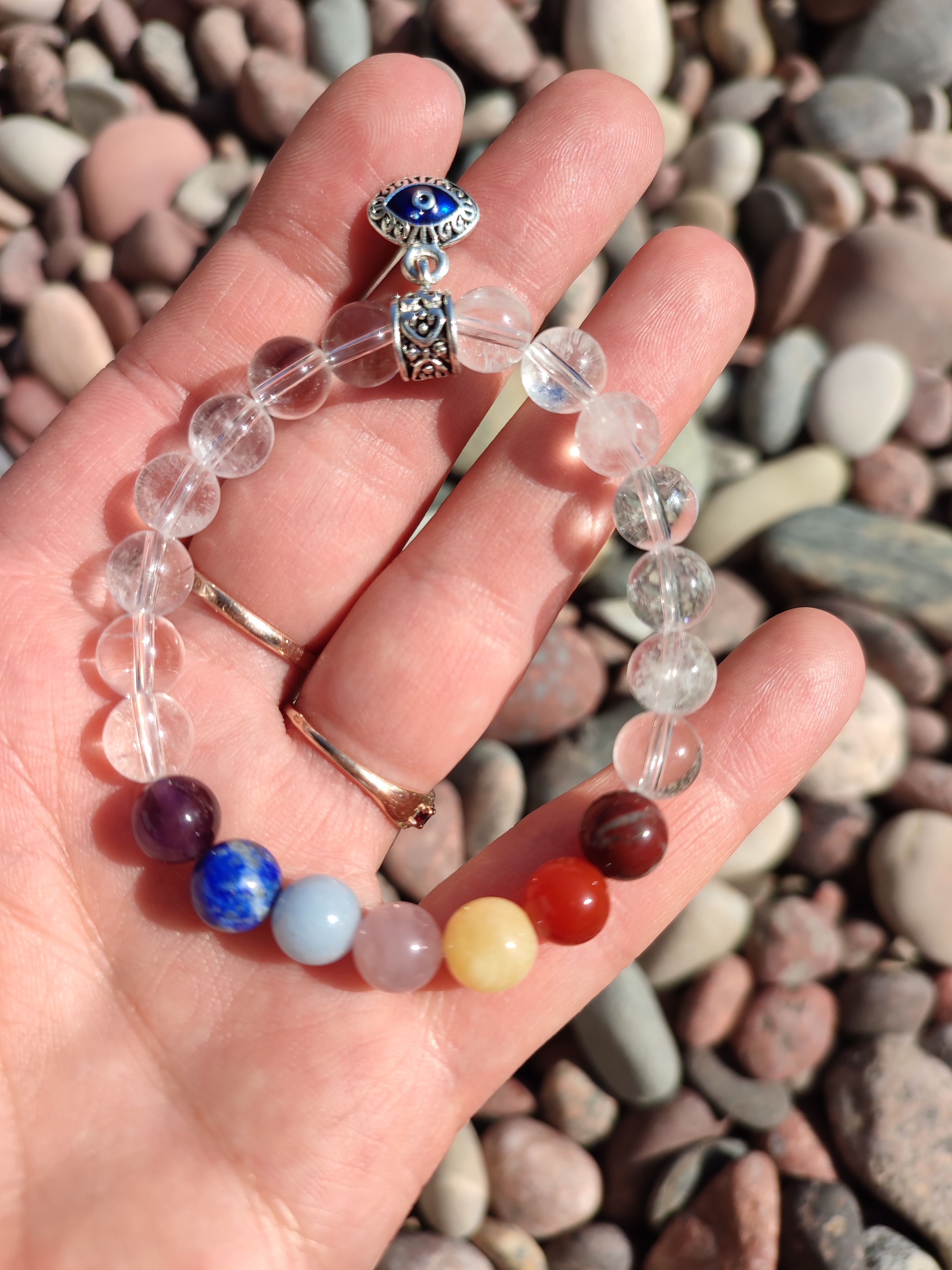 Rankų darbo apyrankė "7 čakros su kalnų krištolu + akis" + AFIRMACIJA