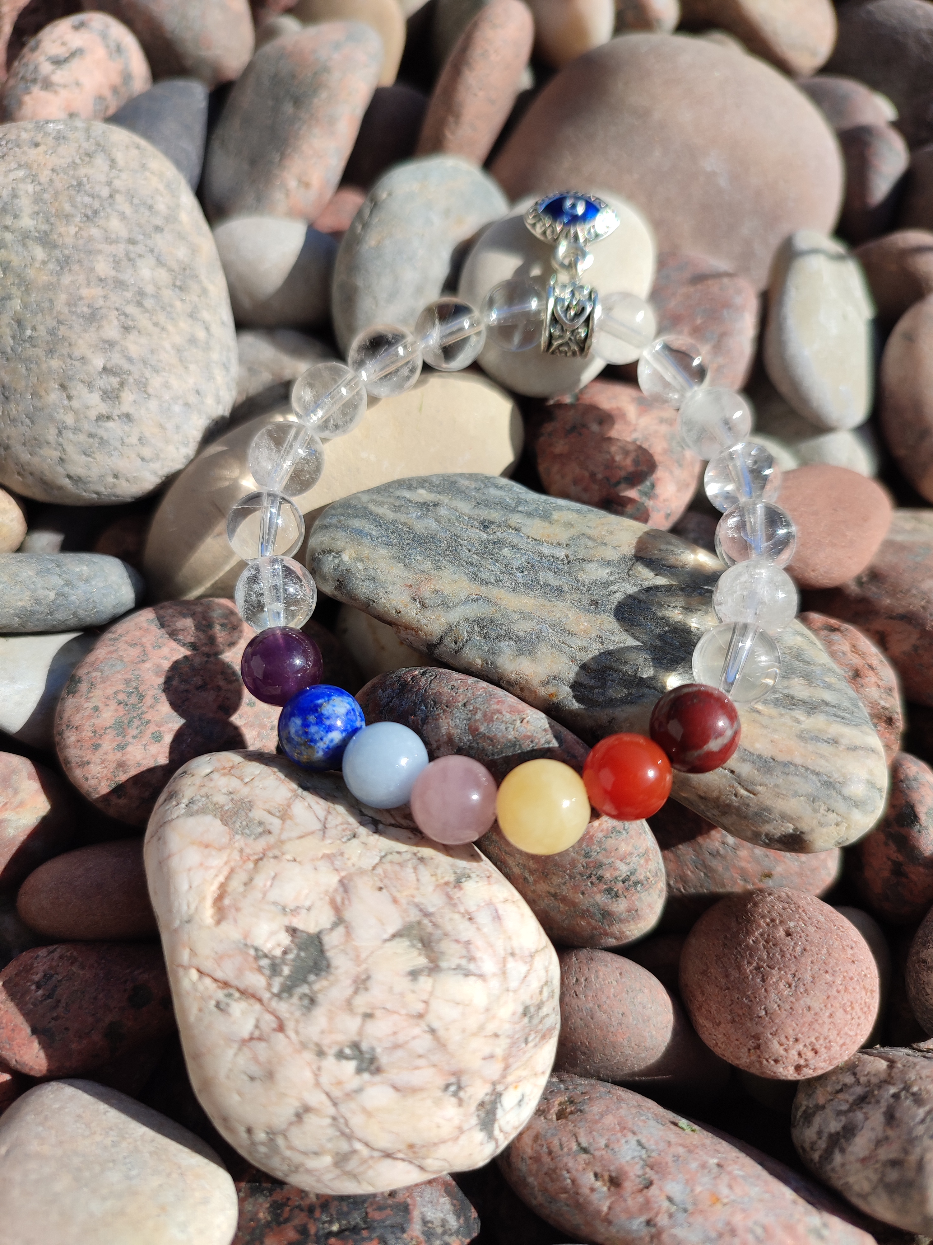 Rankų darbo apyrankė "7 čakros su kalnų krištolu + akis" + AFIRMACIJA