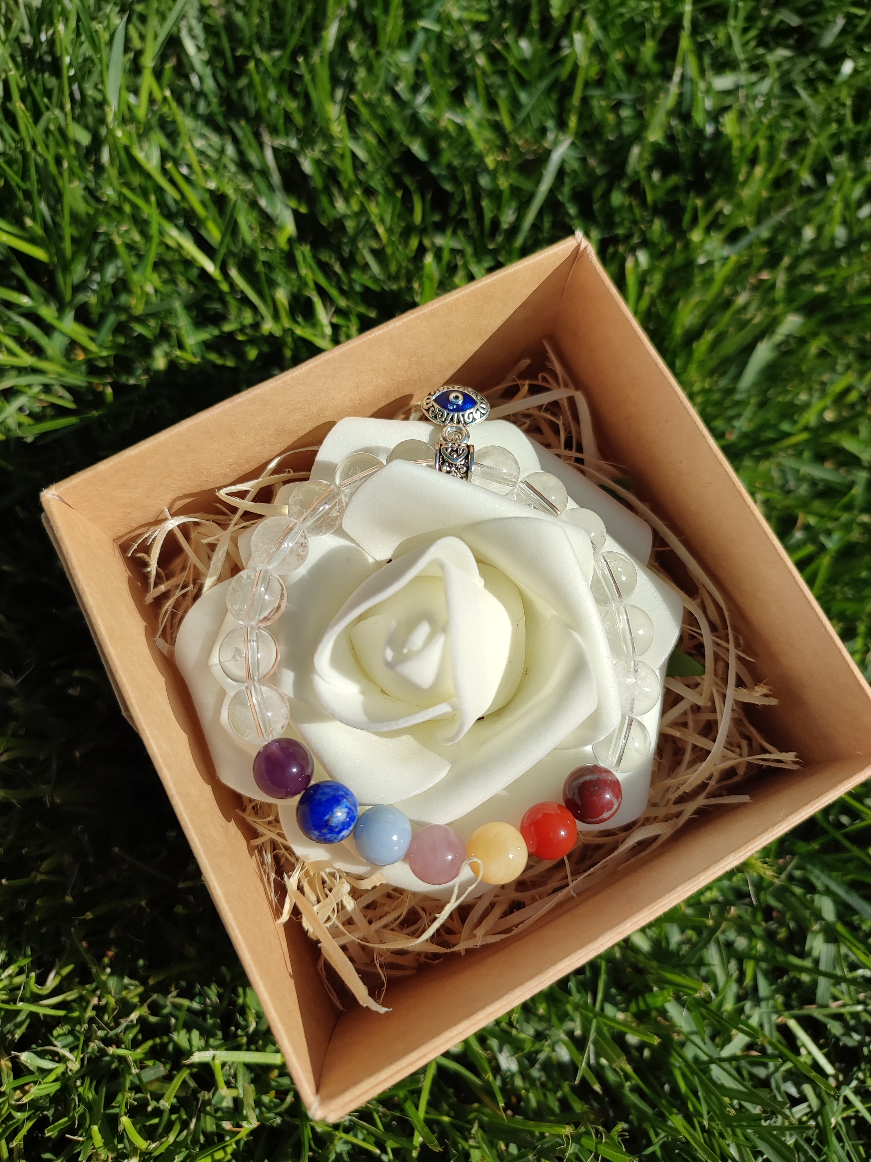 Rankų darbo apyrankė "7 čakros su kalnų krištolu + akis" + AFIRMACIJA