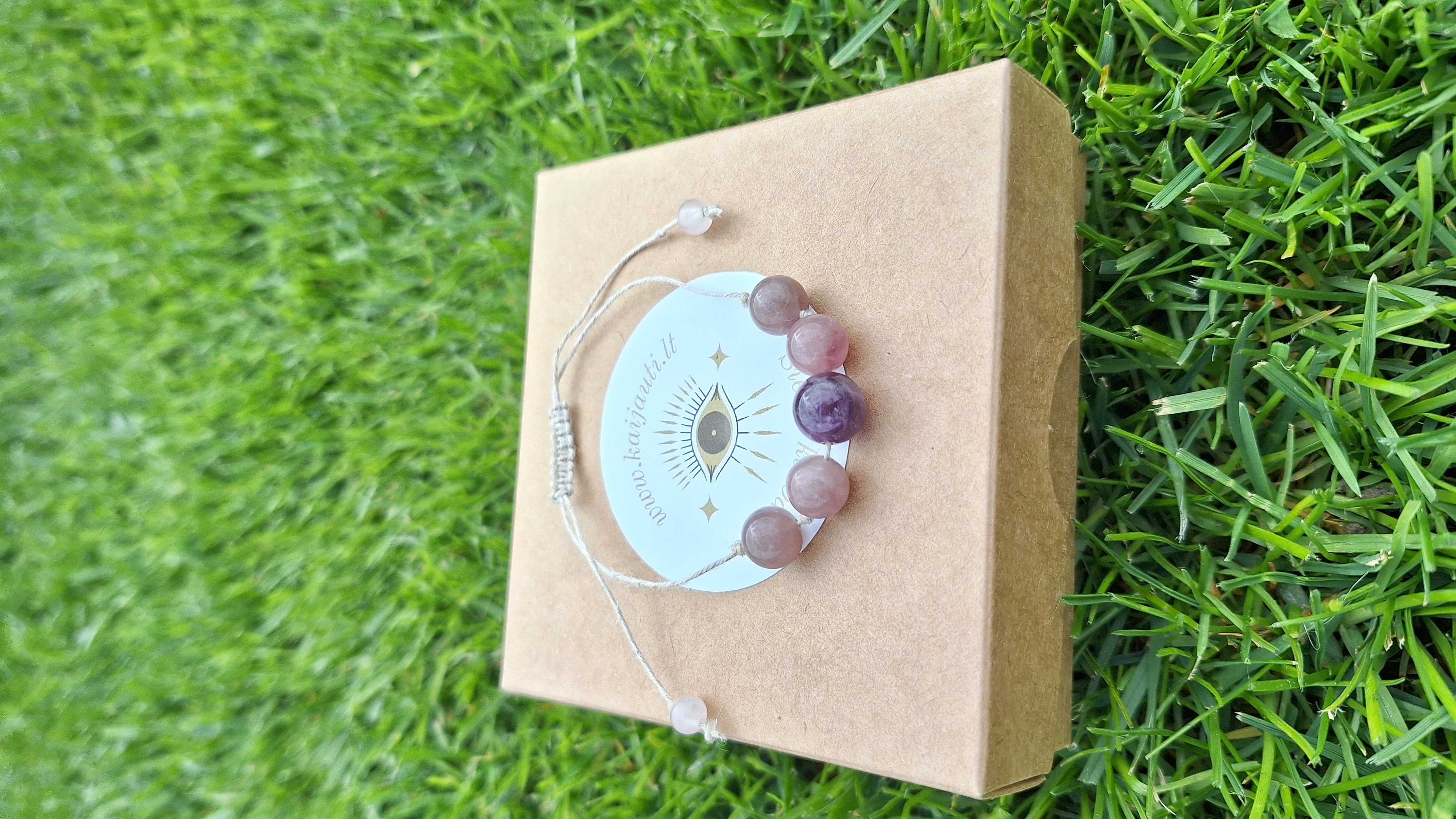 Apyrankė ant siūlo "Mylėti save"