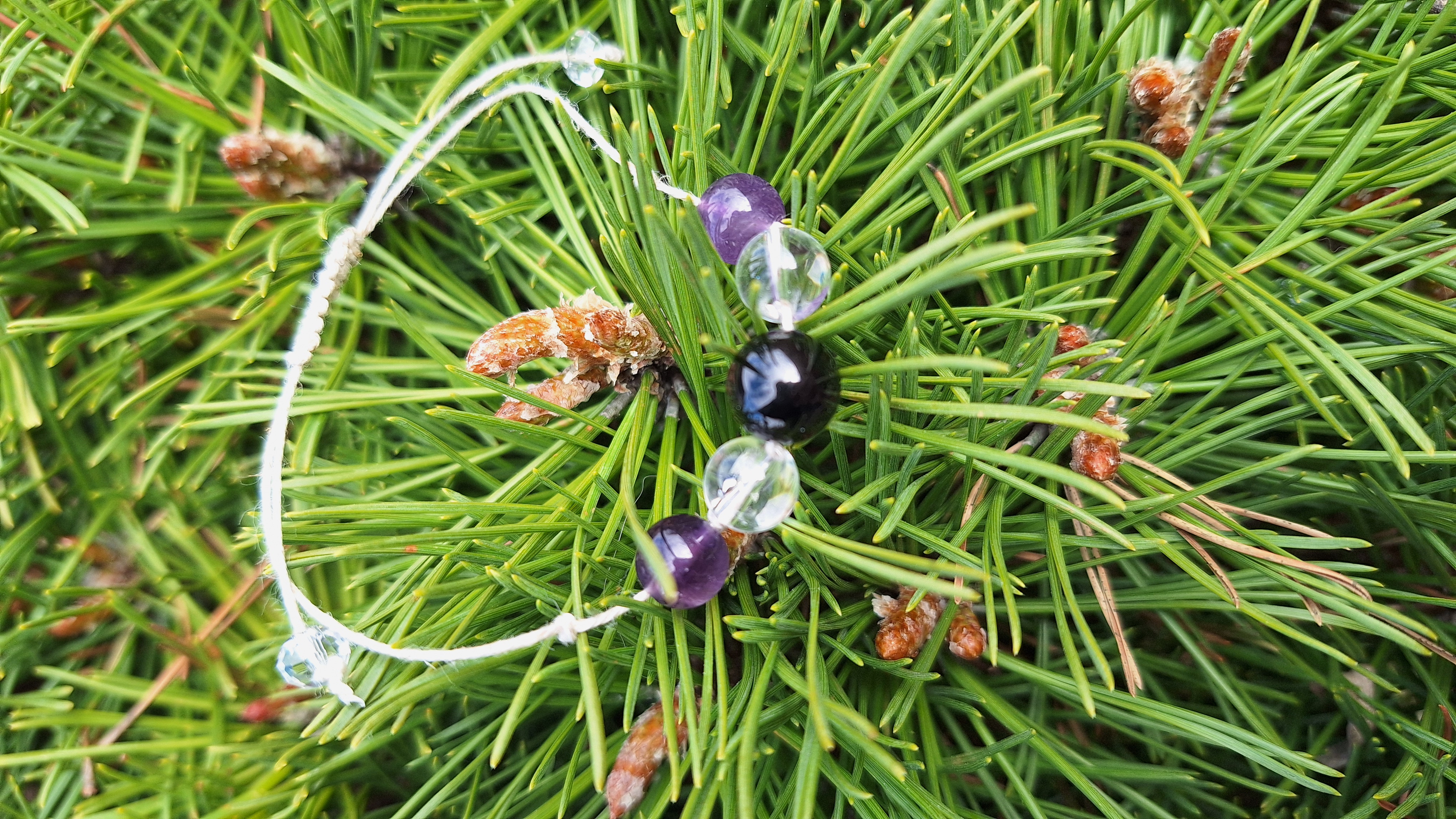 Apyrankė ant siūlo "Savo ašyje"