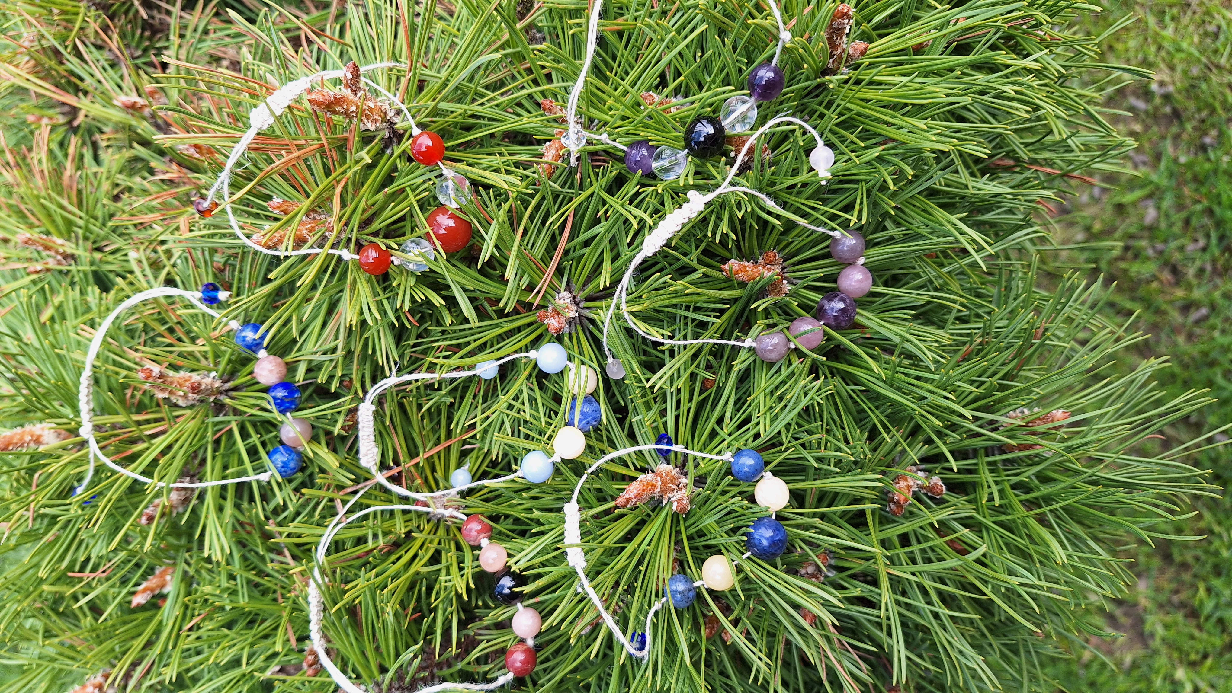 Apyrankė ant siūlo "Savo ašyje"