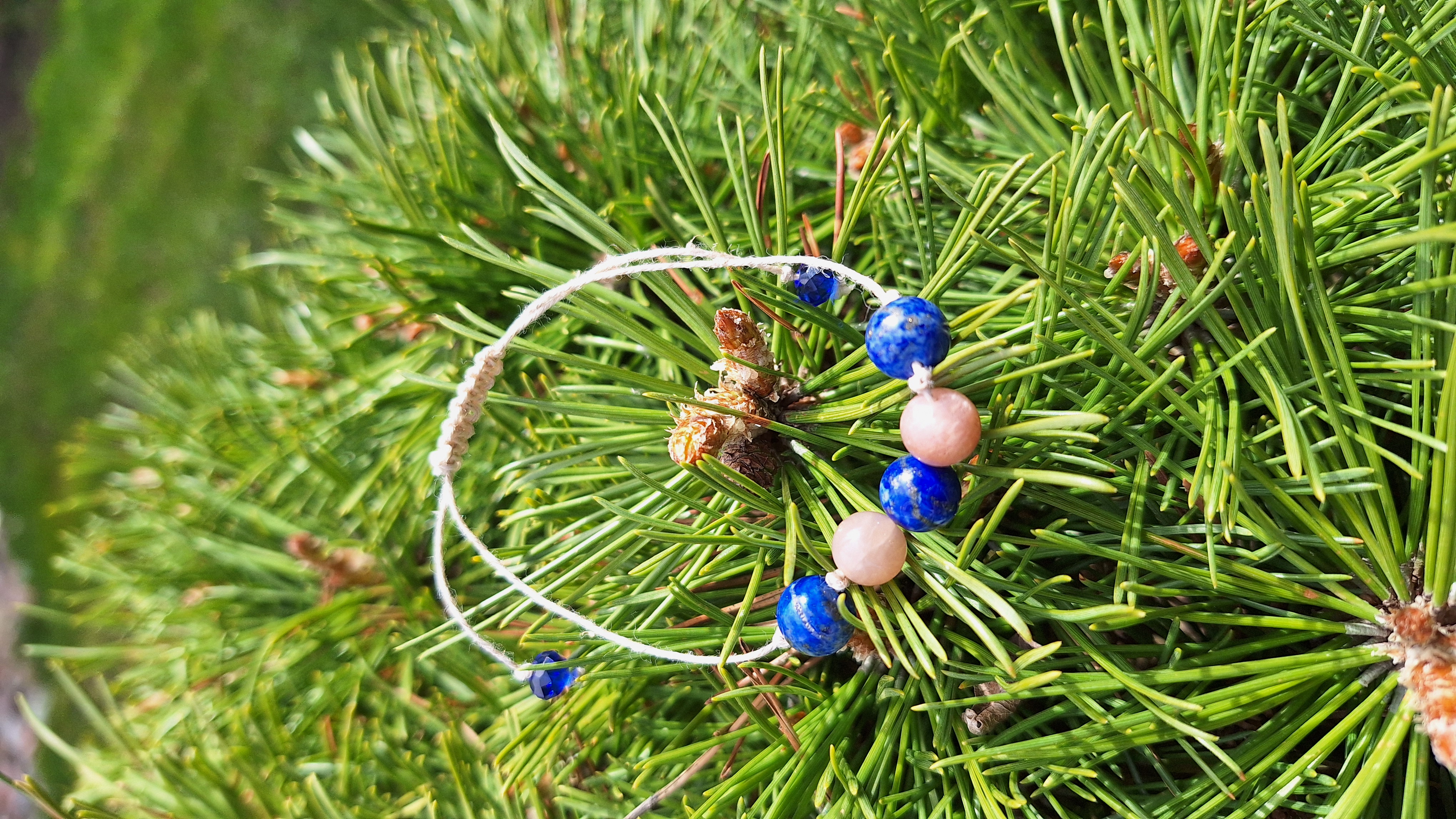 Apyrankė ant siūlo "Matyti daugiau"