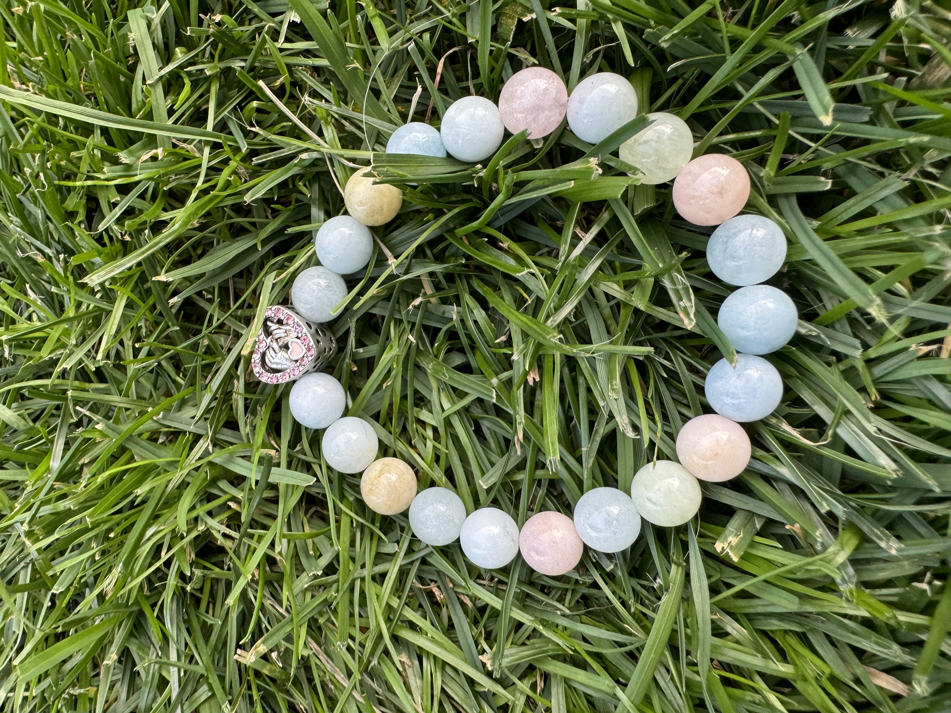 Rankų darbo apyrankė “Pozityvumo kibirkštis”+ AFIRMACIJA