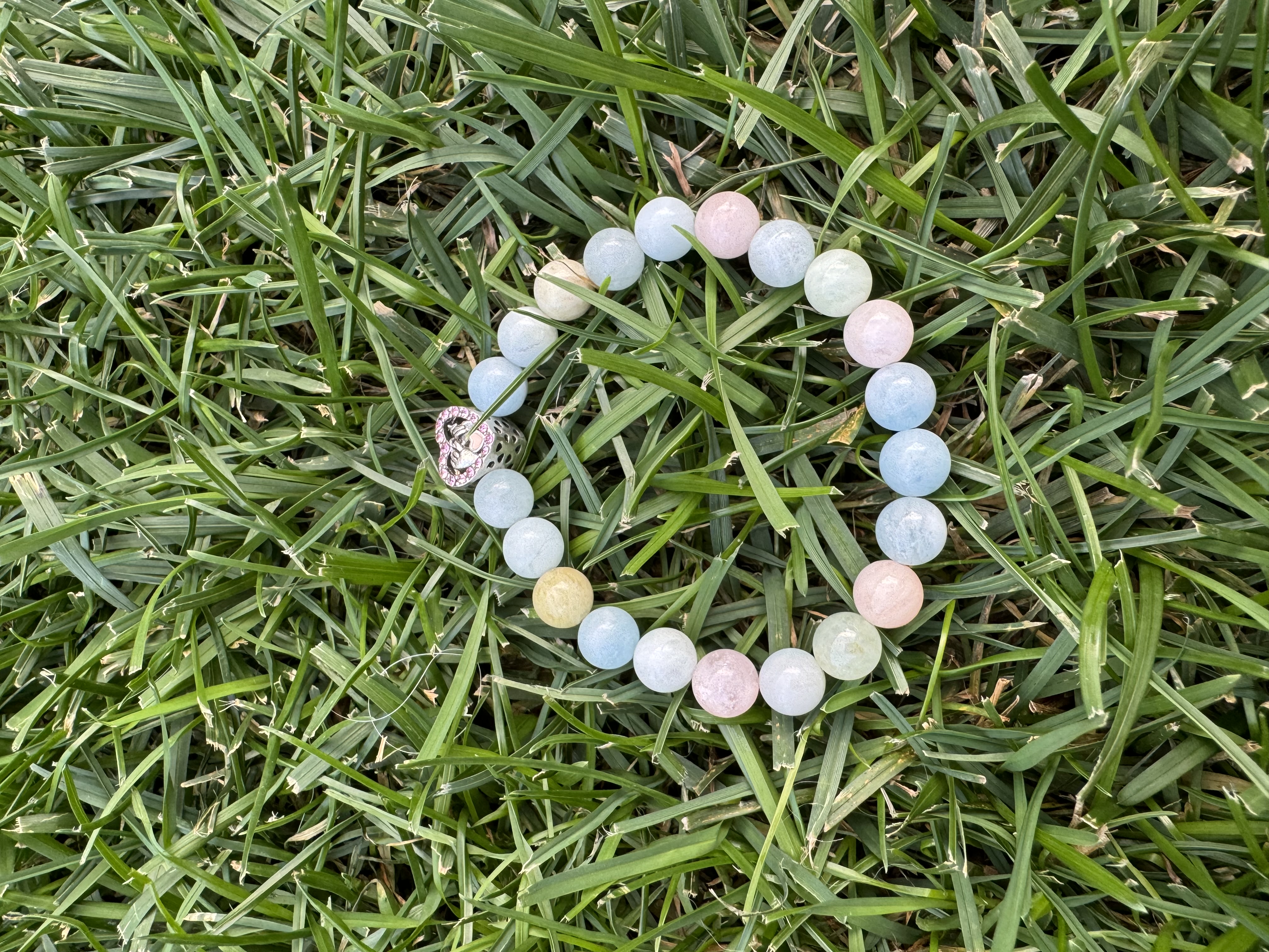 Rankų darbo apyrankė “Pozityvumo kibirkštis”+ AFIRMACIJA