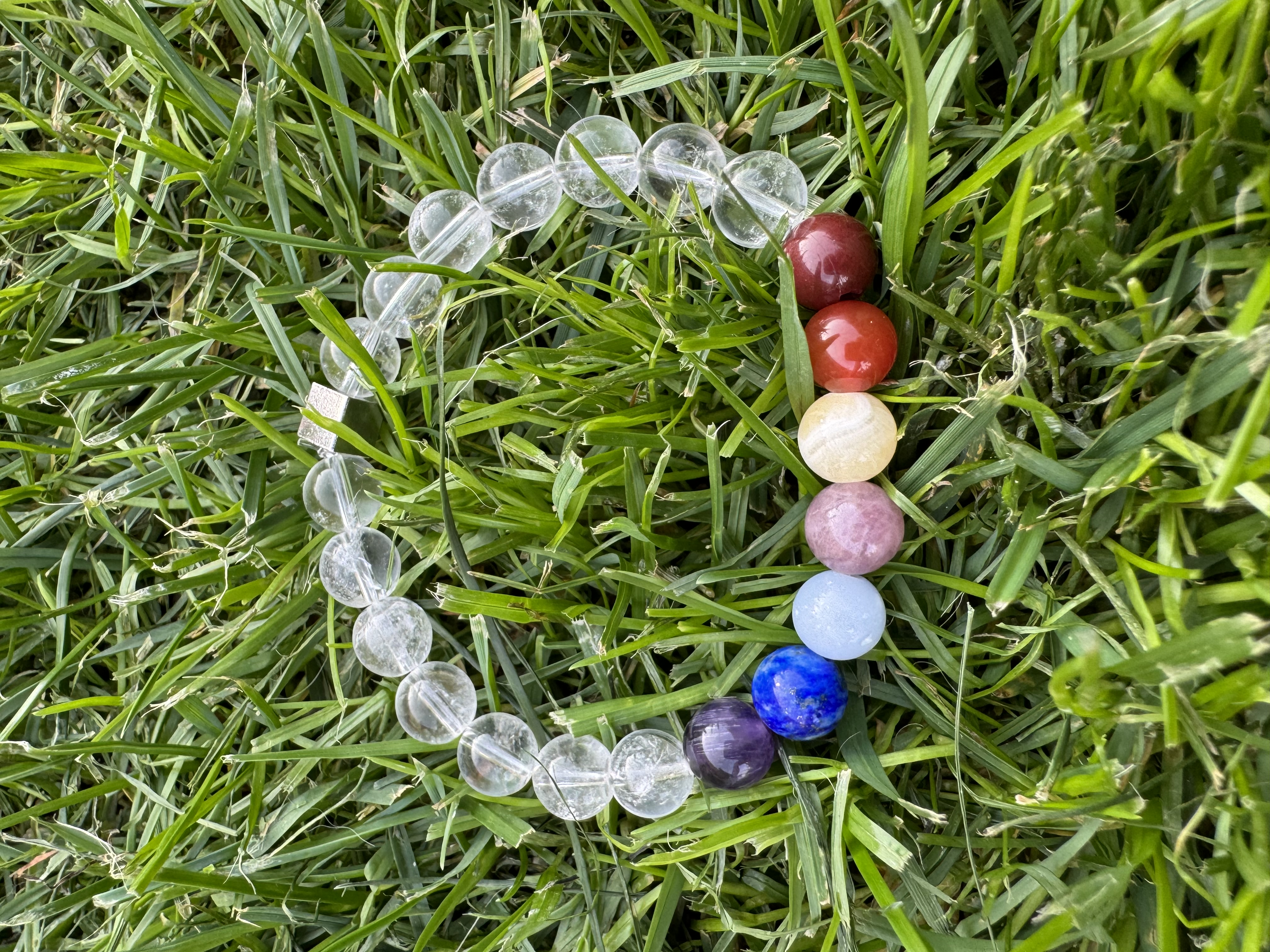 Rankų darbo apyrankė "7 čakros su kalnų krištolu" + AFIRMACIJA