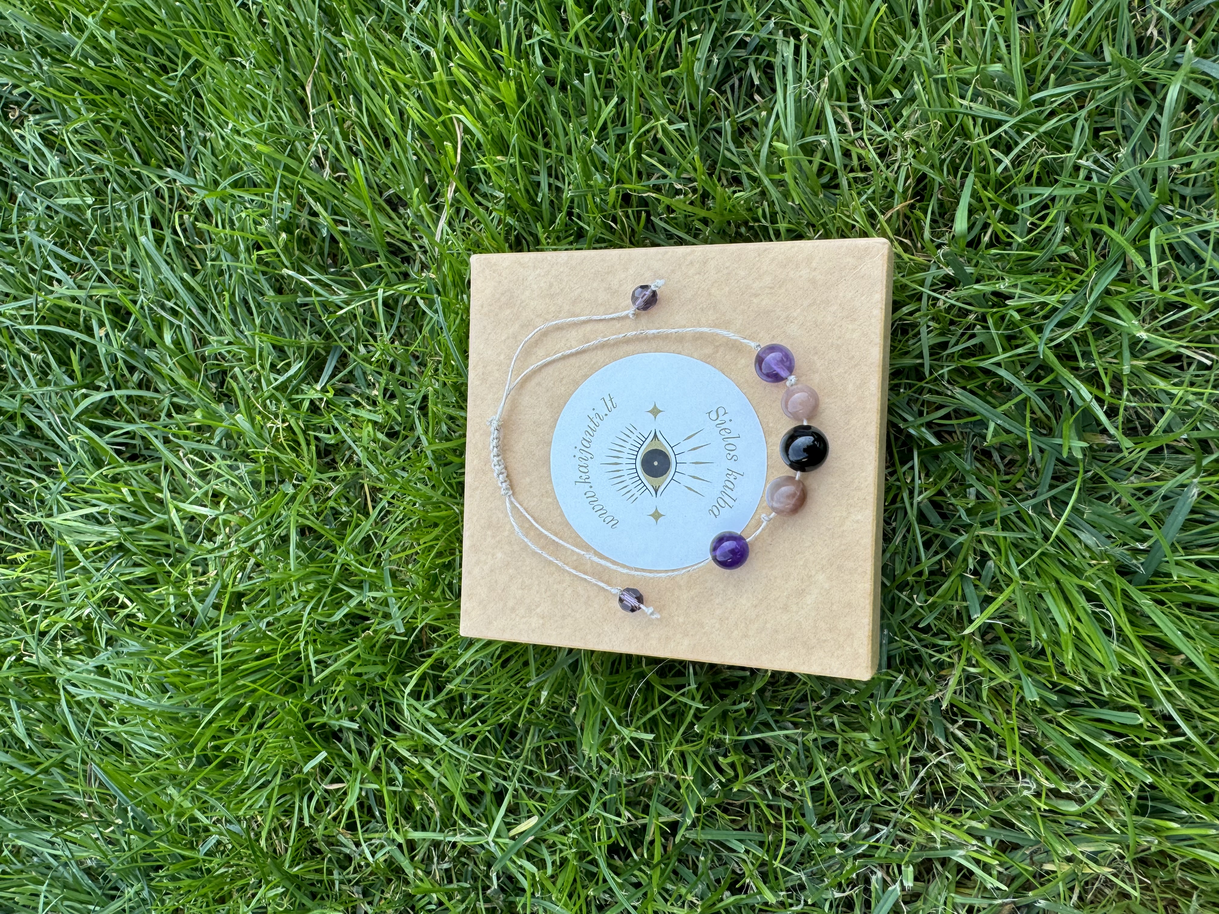 Apyrankė ant siūlo "Širdies skydas"