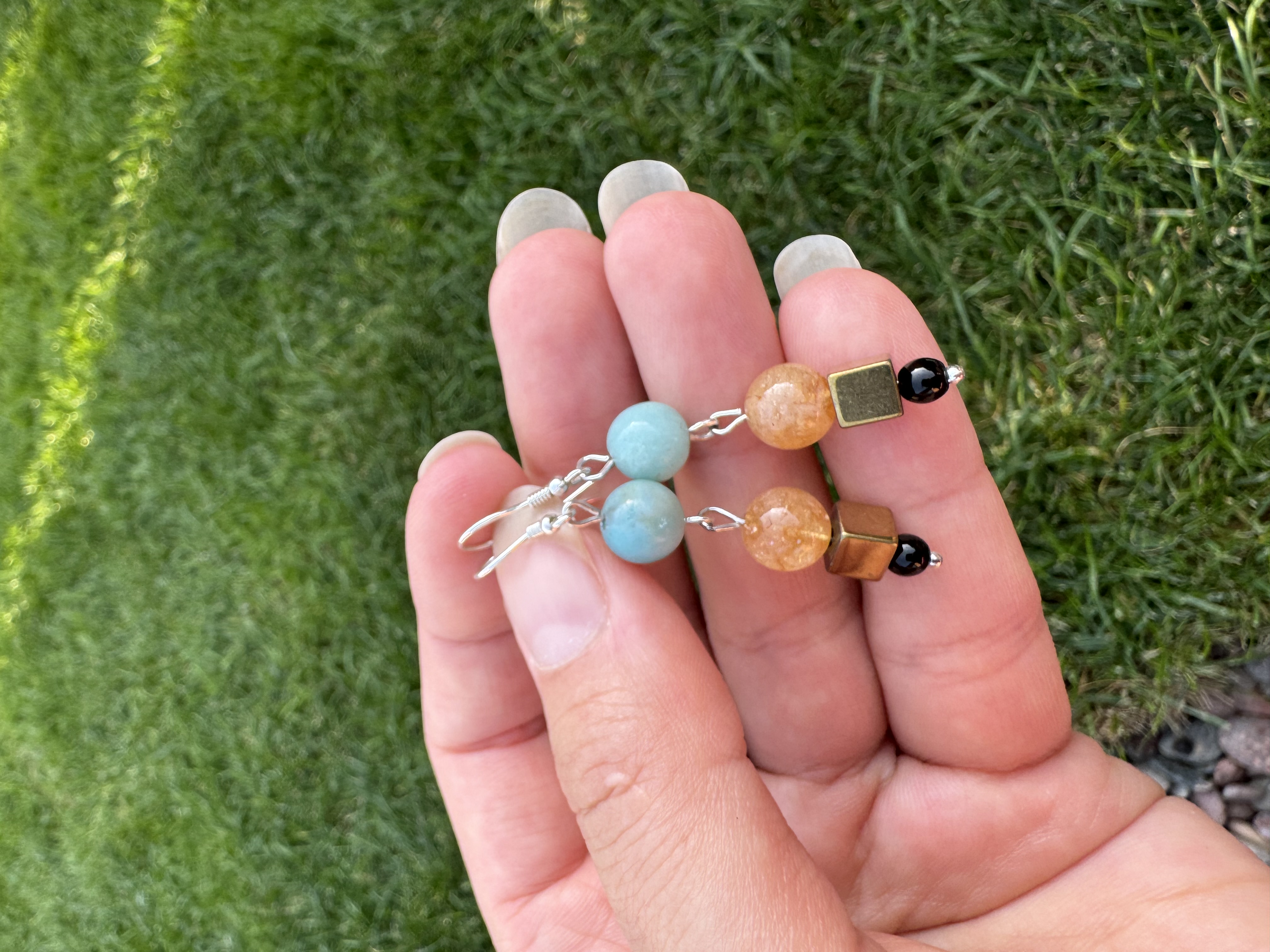 Rankų darbo auskarai "Deivės džiaugsmas" + AFIRMACIJA