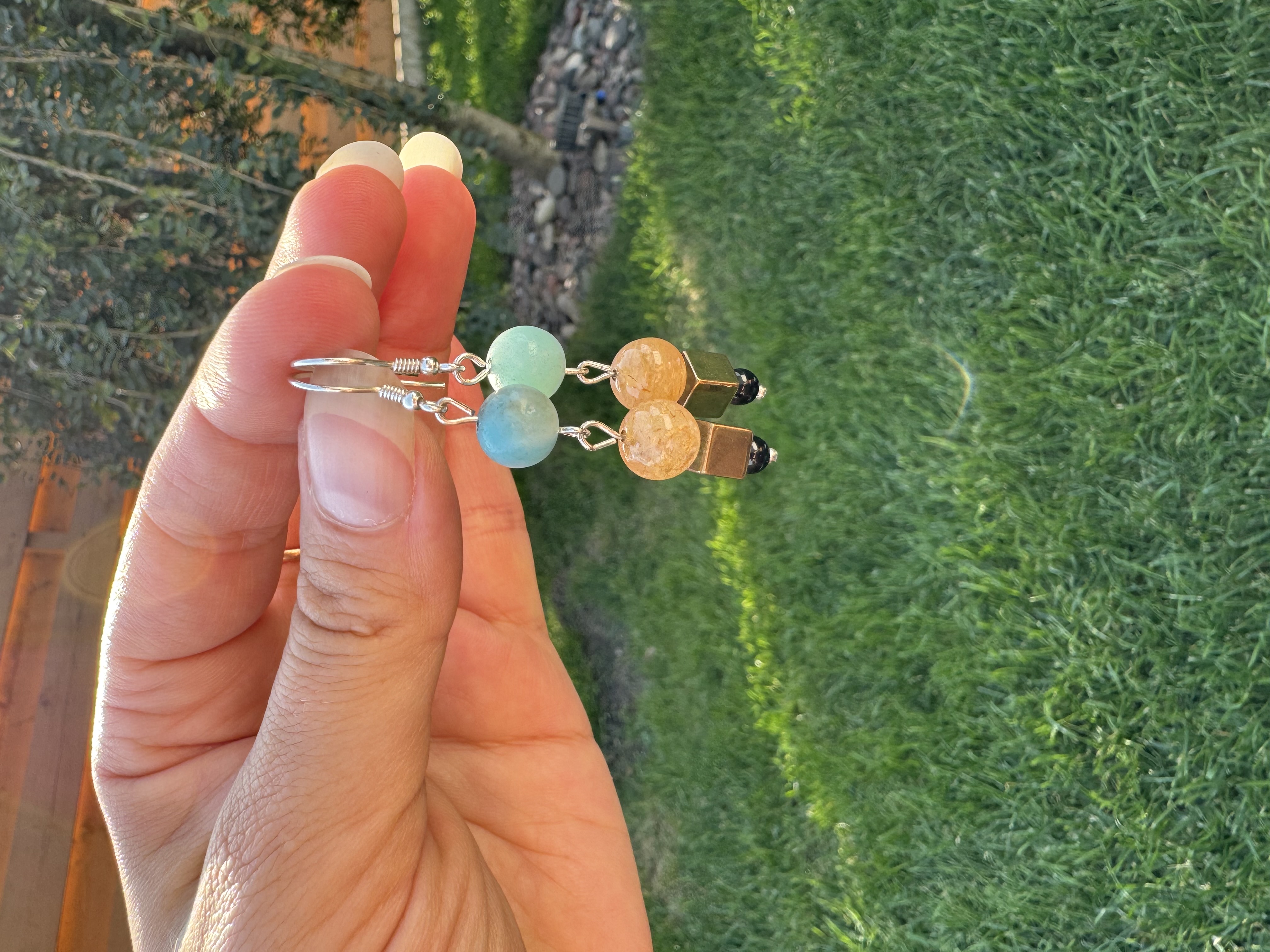 Rankų darbo auskarai "Deivės džiaugsmas" + AFIRMACIJA