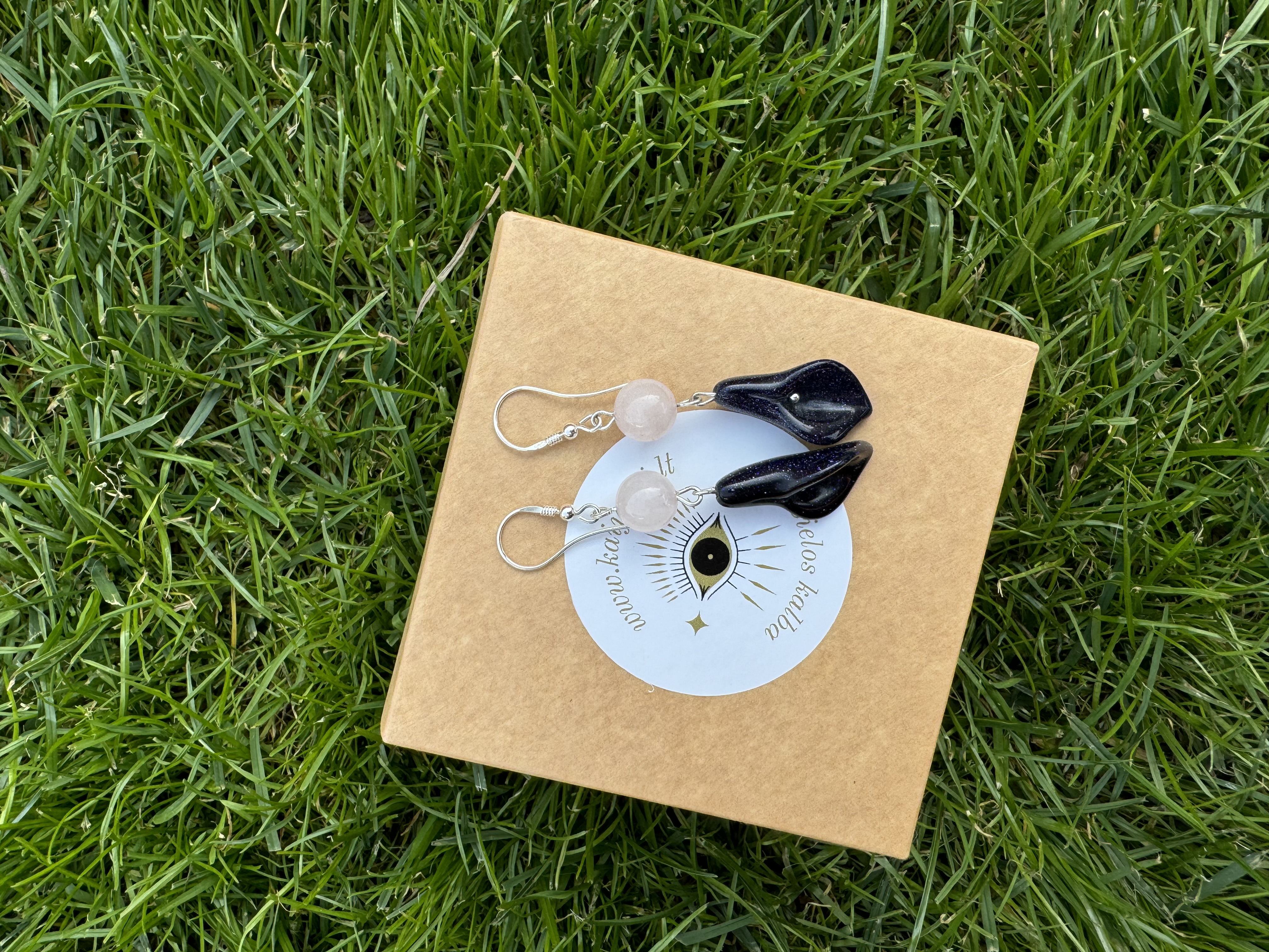 Rankų darbo auskarai "Žydinti meilė" + AFIRMACIJA