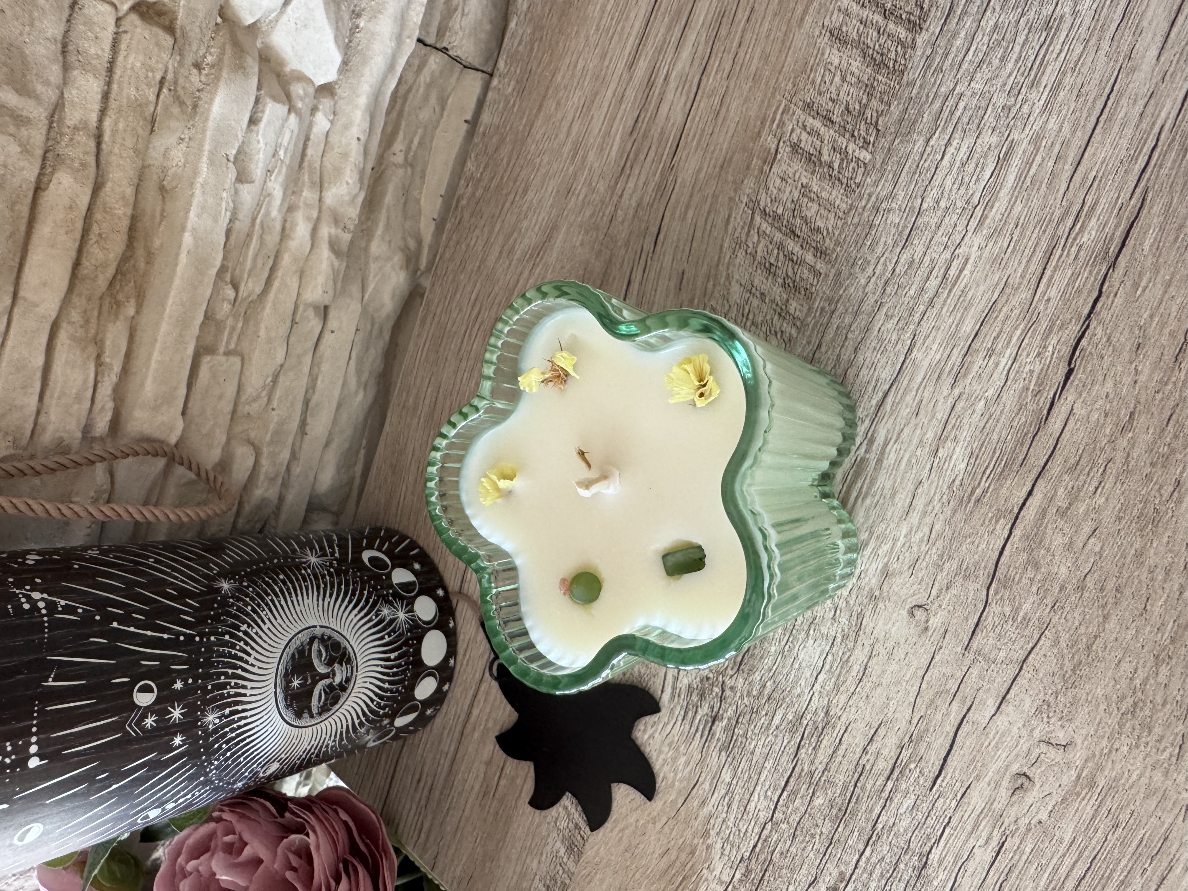 Natūrali sojų vaško žvakė "Gėlė"