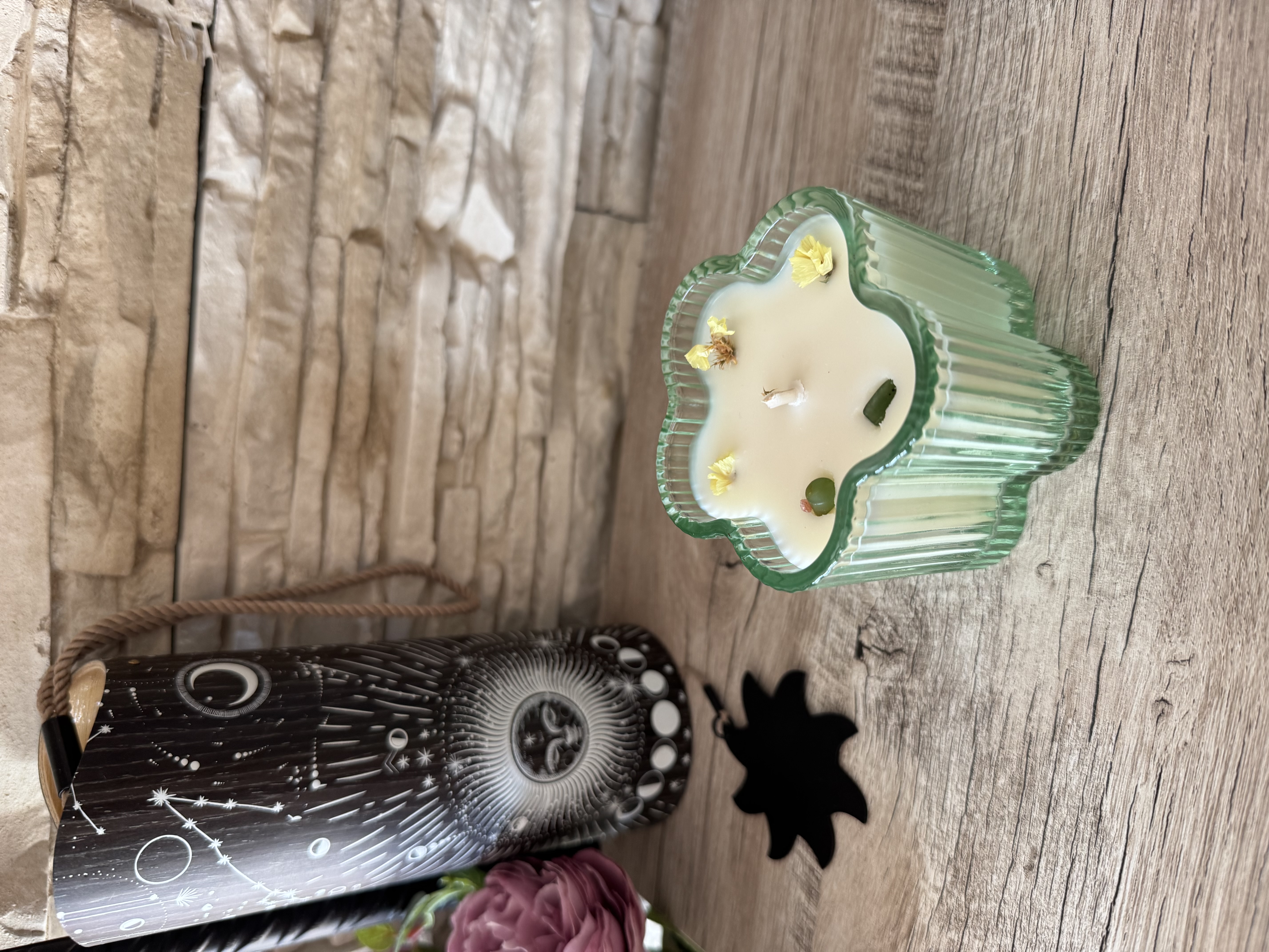 Natūrali sojų vaško žvakė "Gėlė"