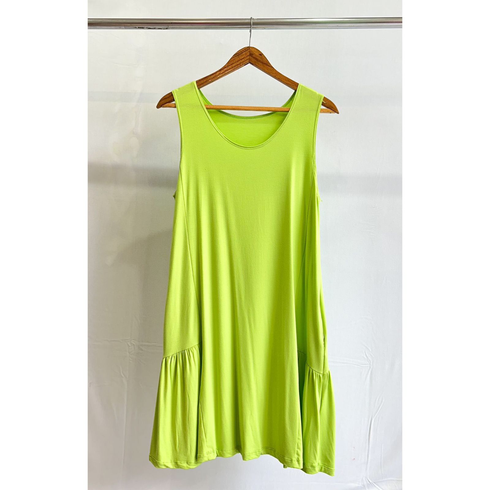 Vestido Liso con COSTADOS FRUNCIDOS