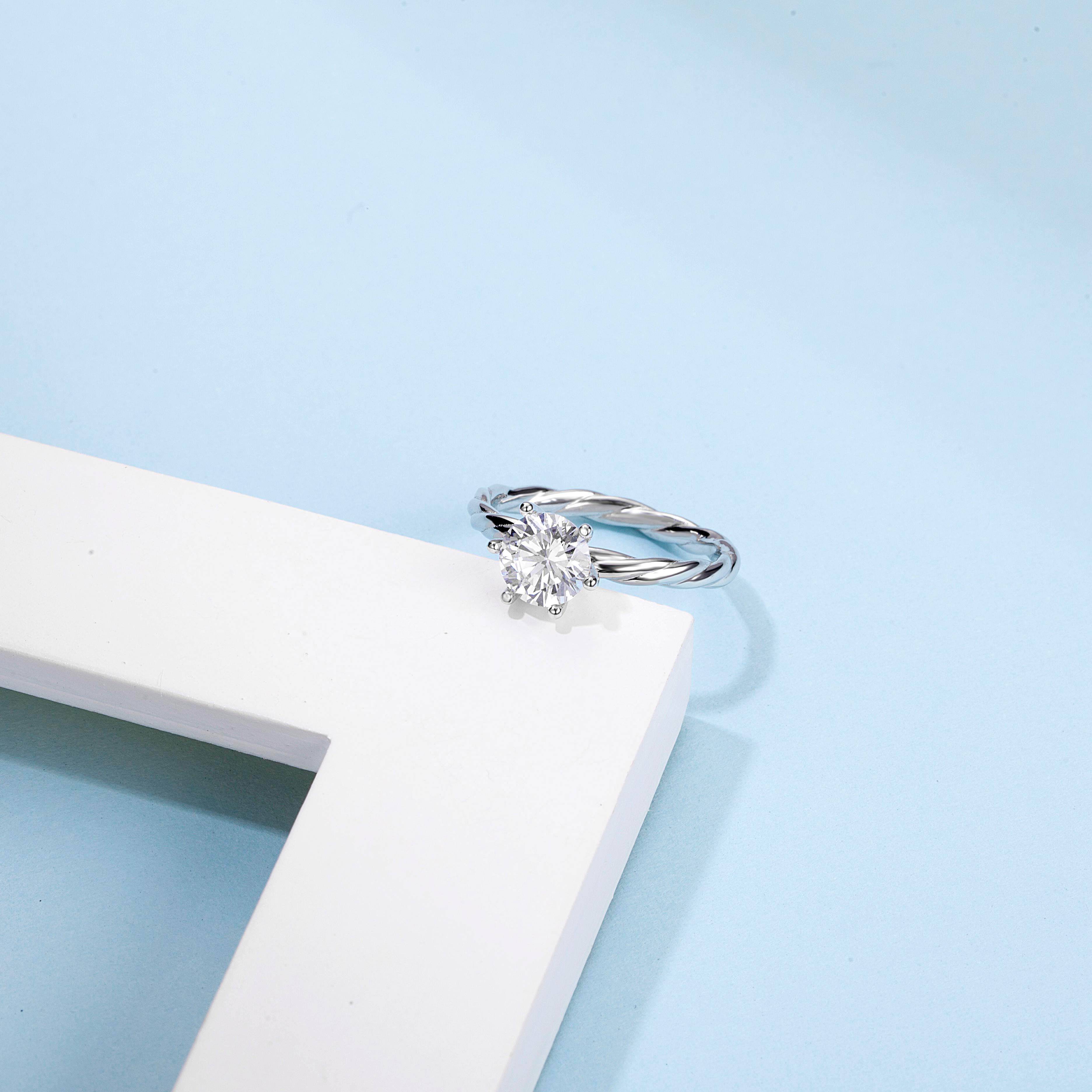 Swirling Love 莫桑鑽戒指