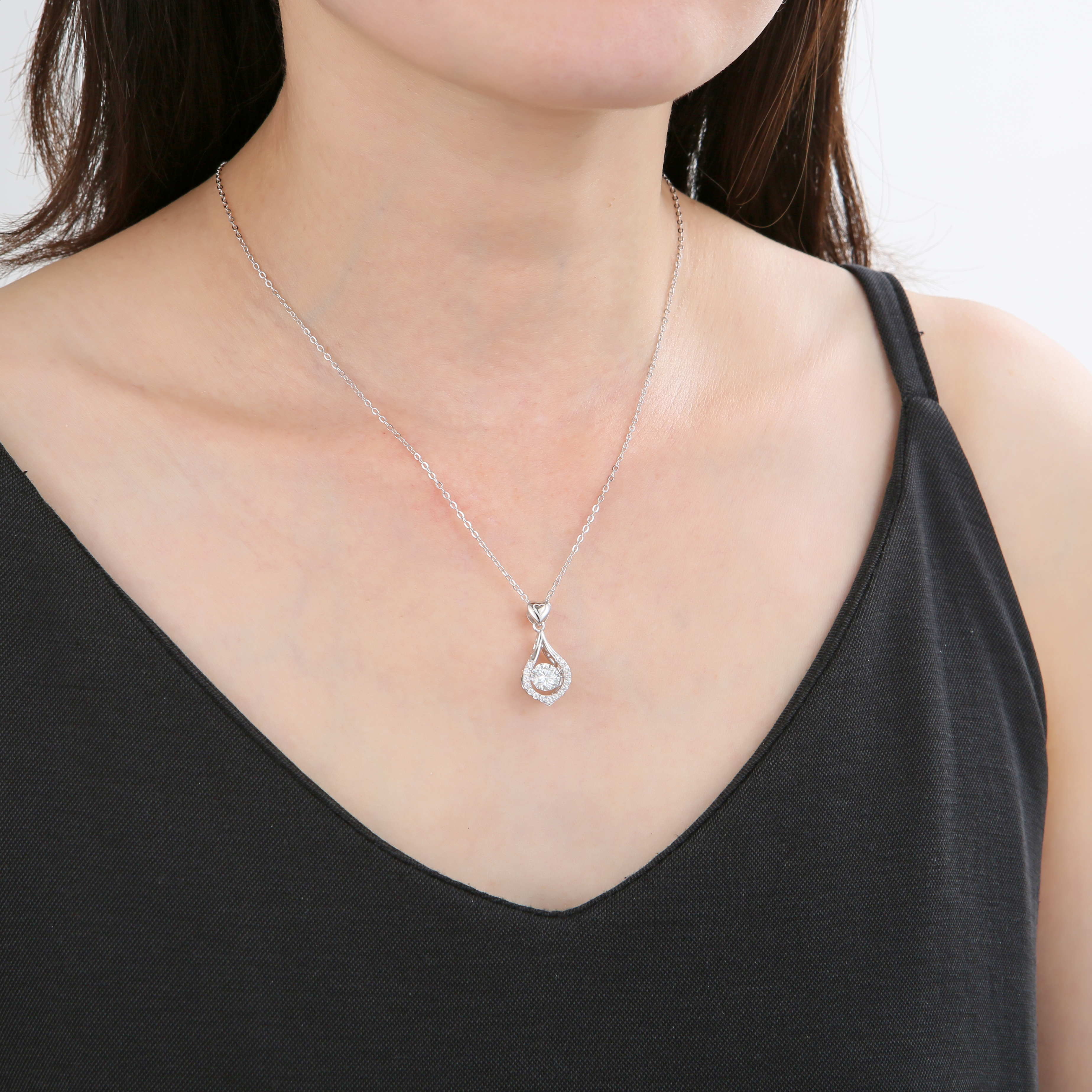 Precious Dew 莫桑石純銀吊墜項鏈