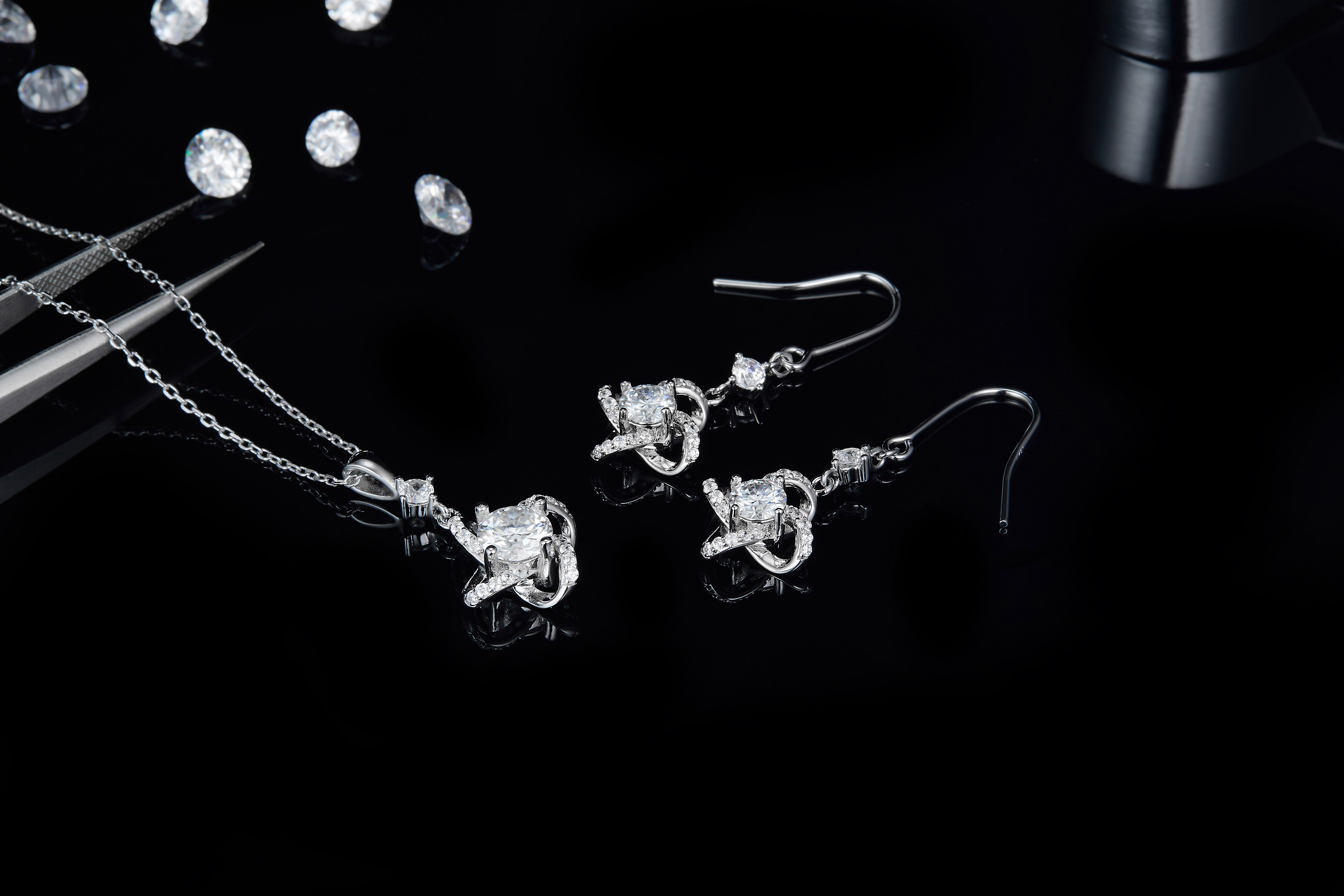 Clover Twist 莫桑石純銀吊墜項鏈