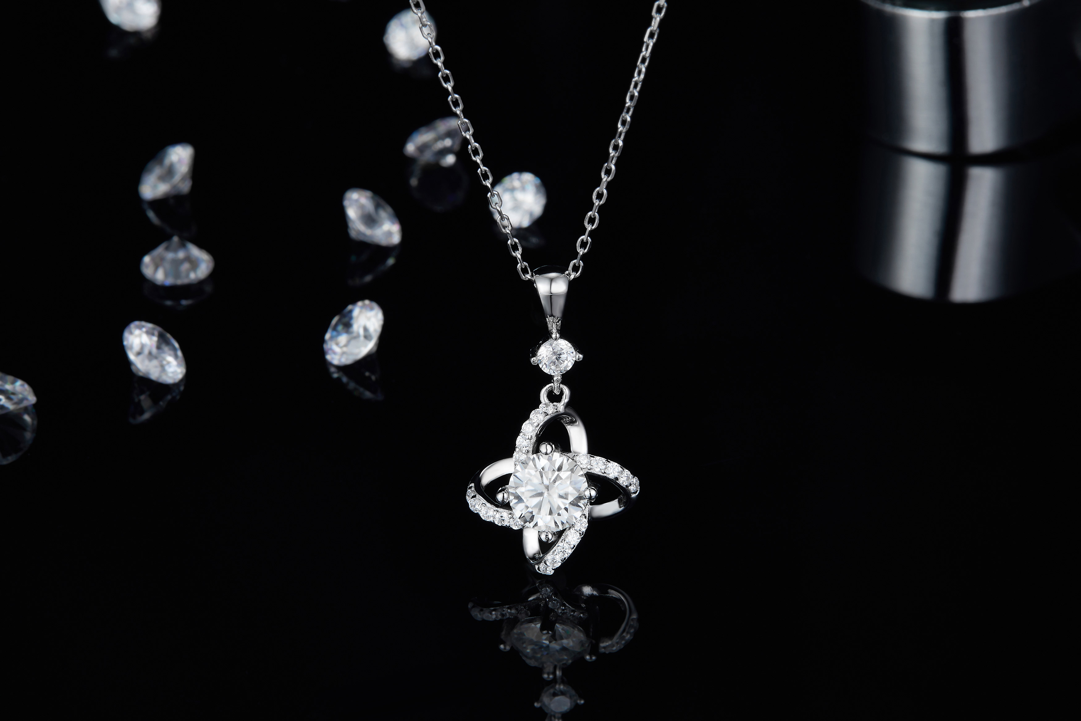 Clover Twist 莫桑石純銀吊墜項鏈