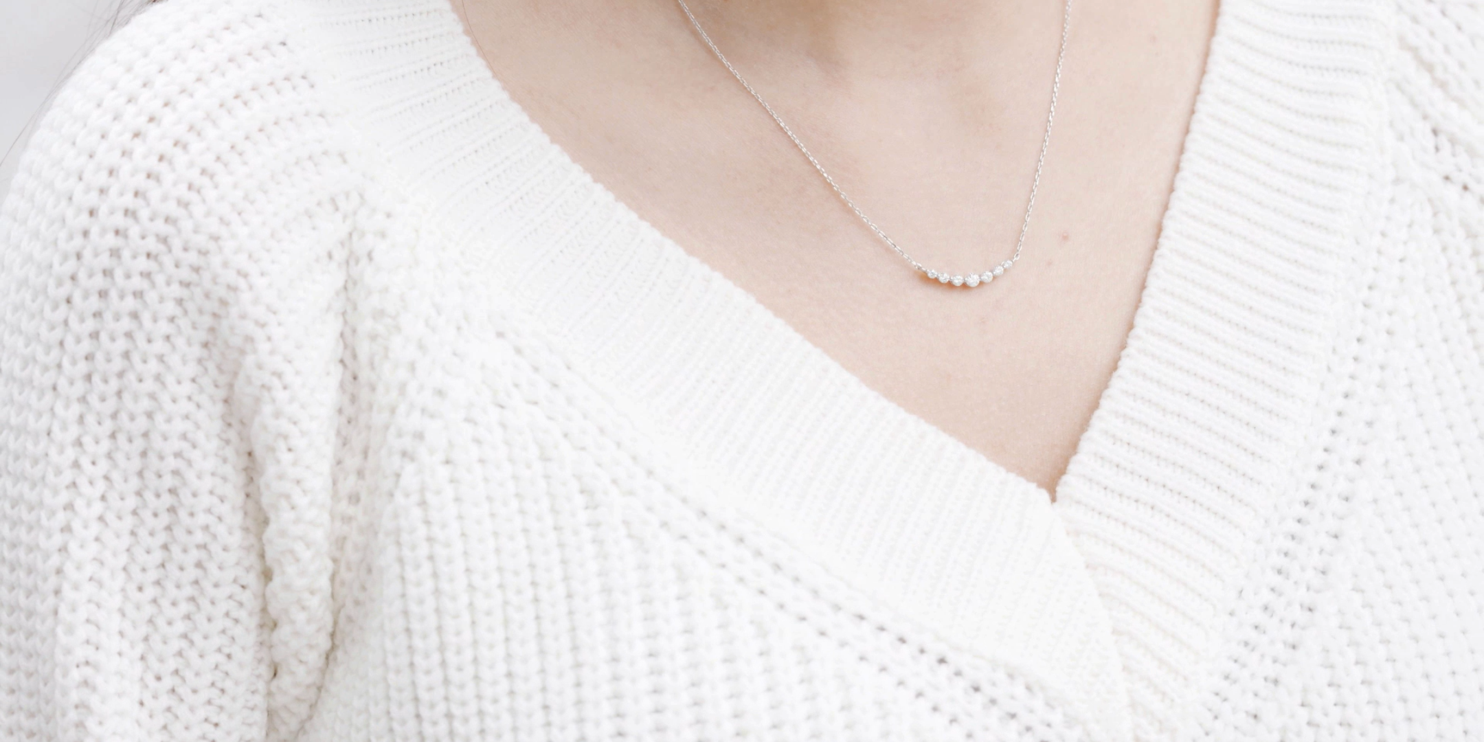 Smiling Arc 莫桑石純銀項鏈