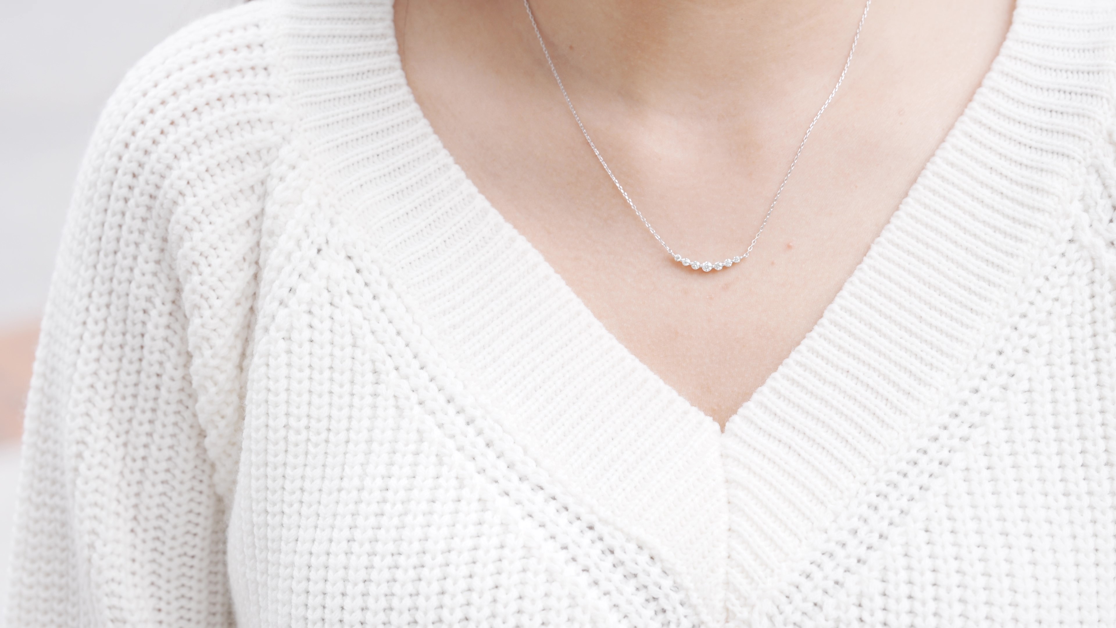 Smiling Arc 莫桑石純銀項鏈