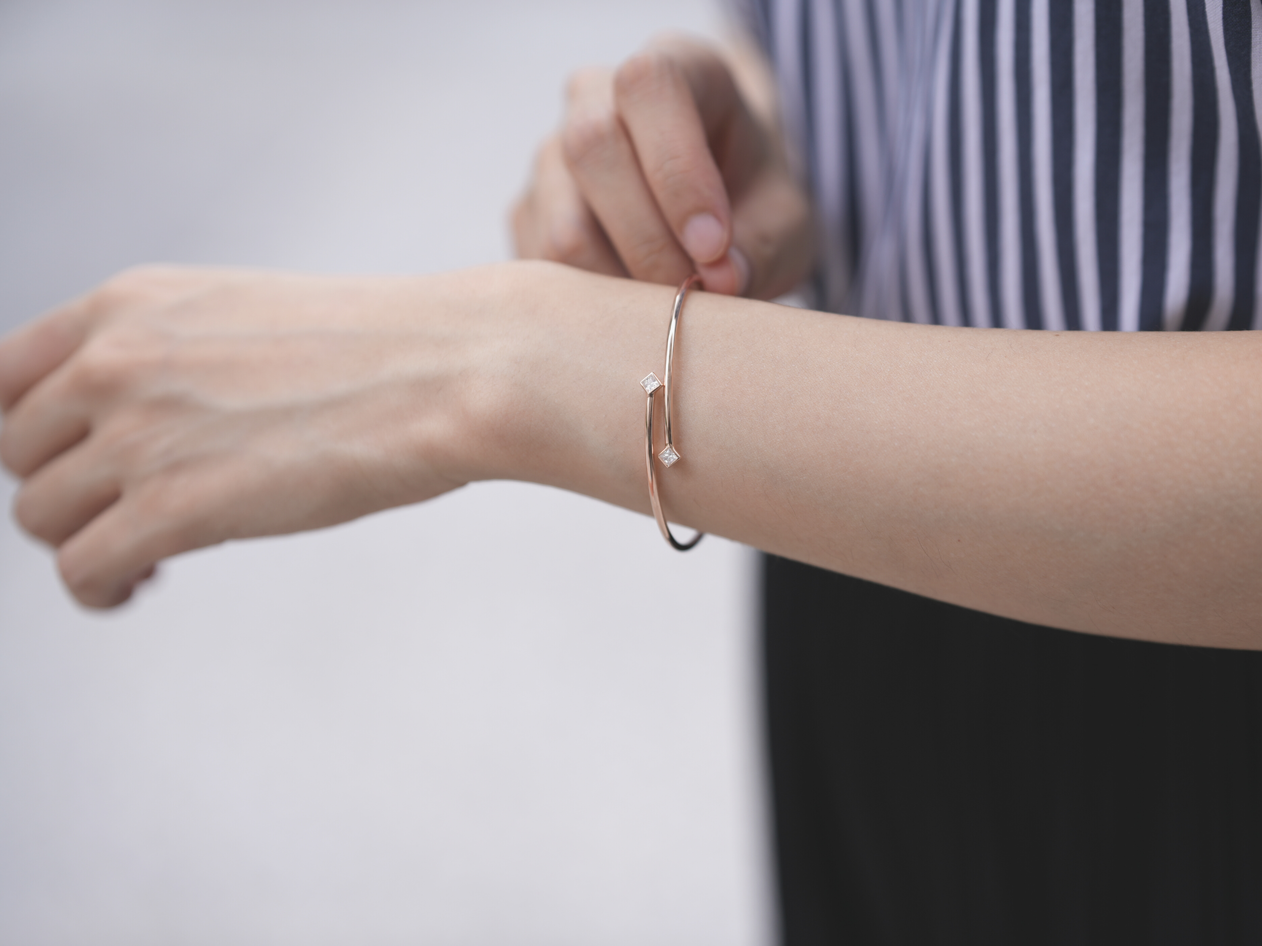 Hush Curve 18K玫瑰鍍金莫桑石手鐲