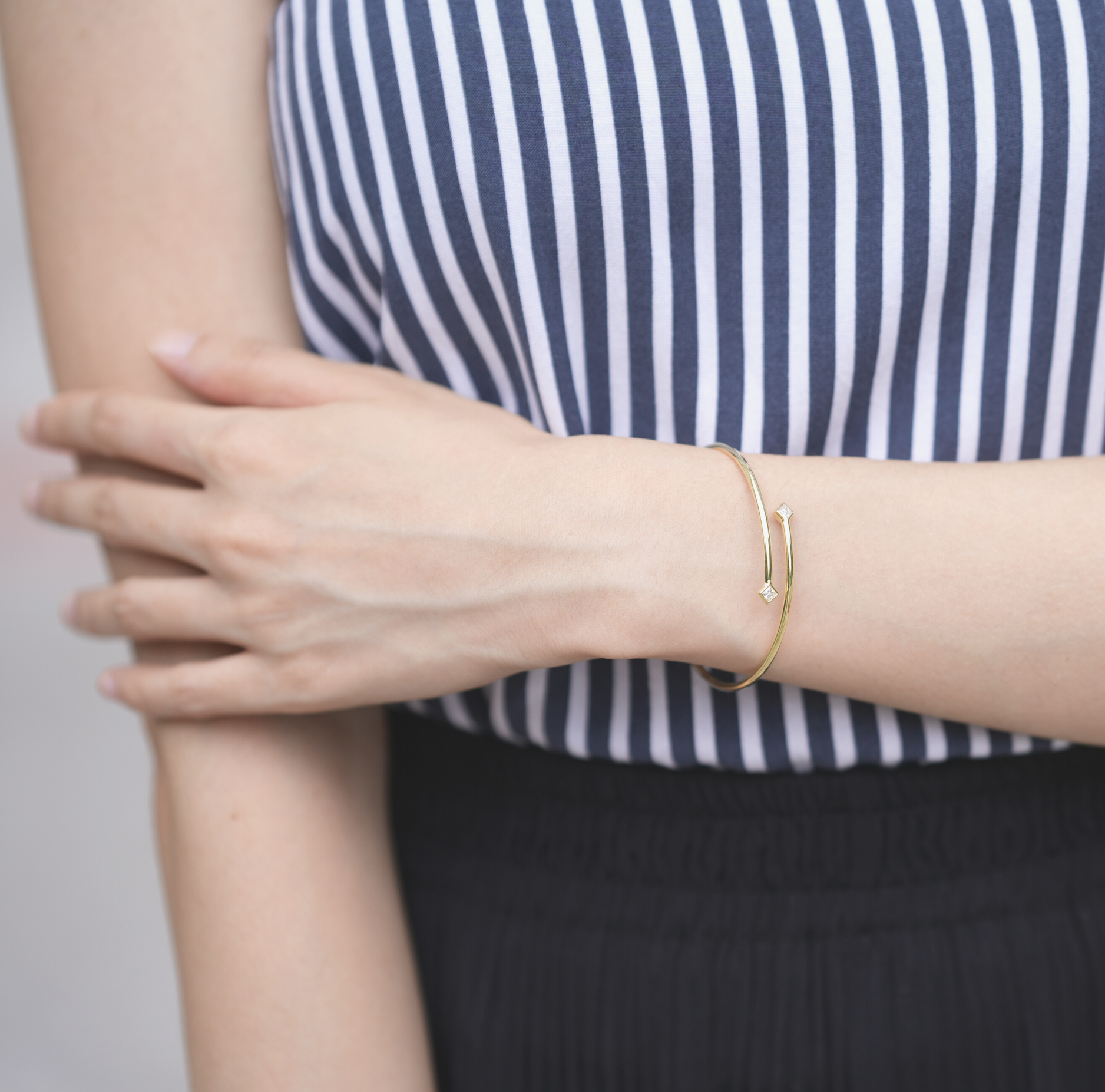 Hush Curve 18K鍍金莫桑石手鐲