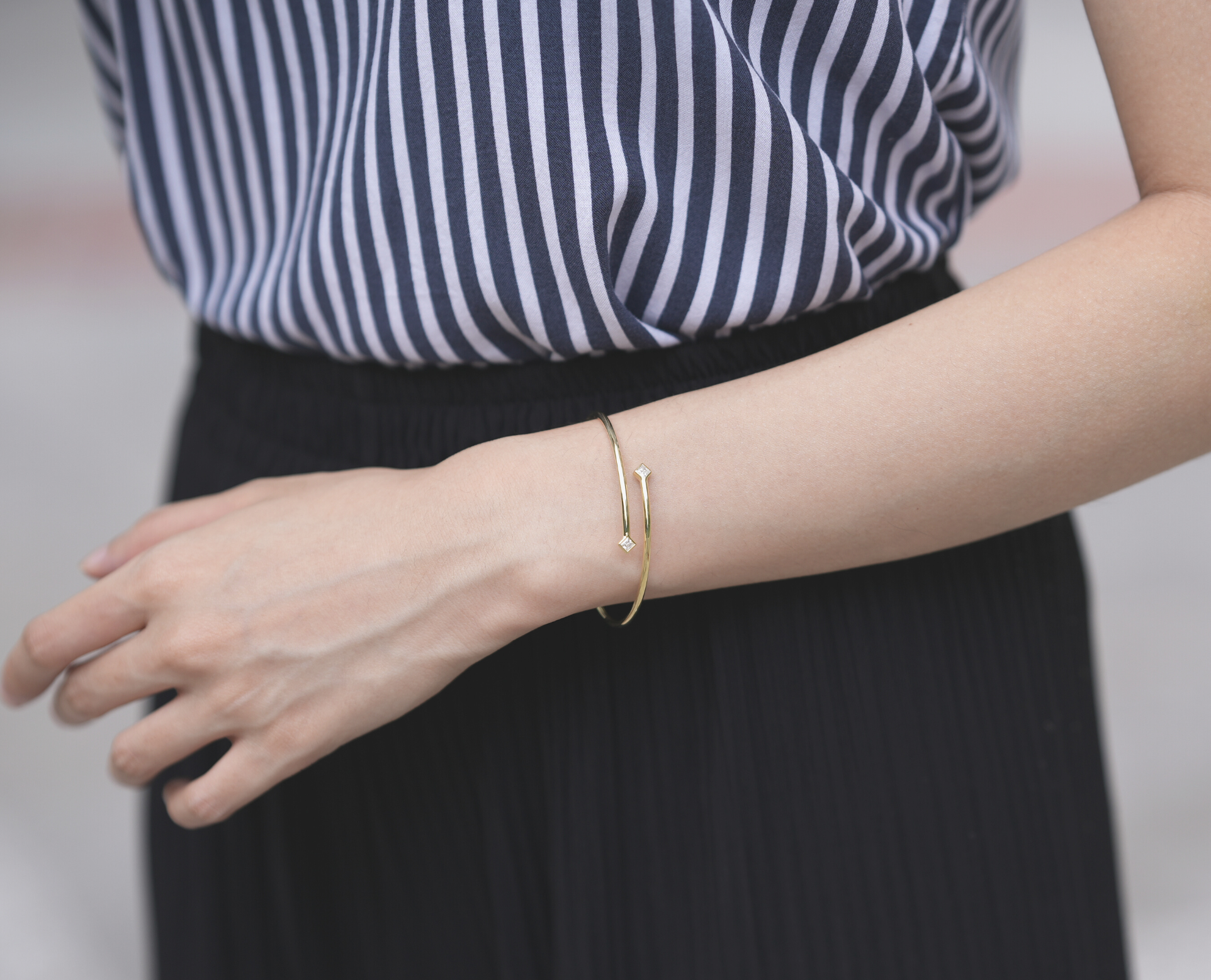 Hush Curve 18K鍍金莫桑石手鐲