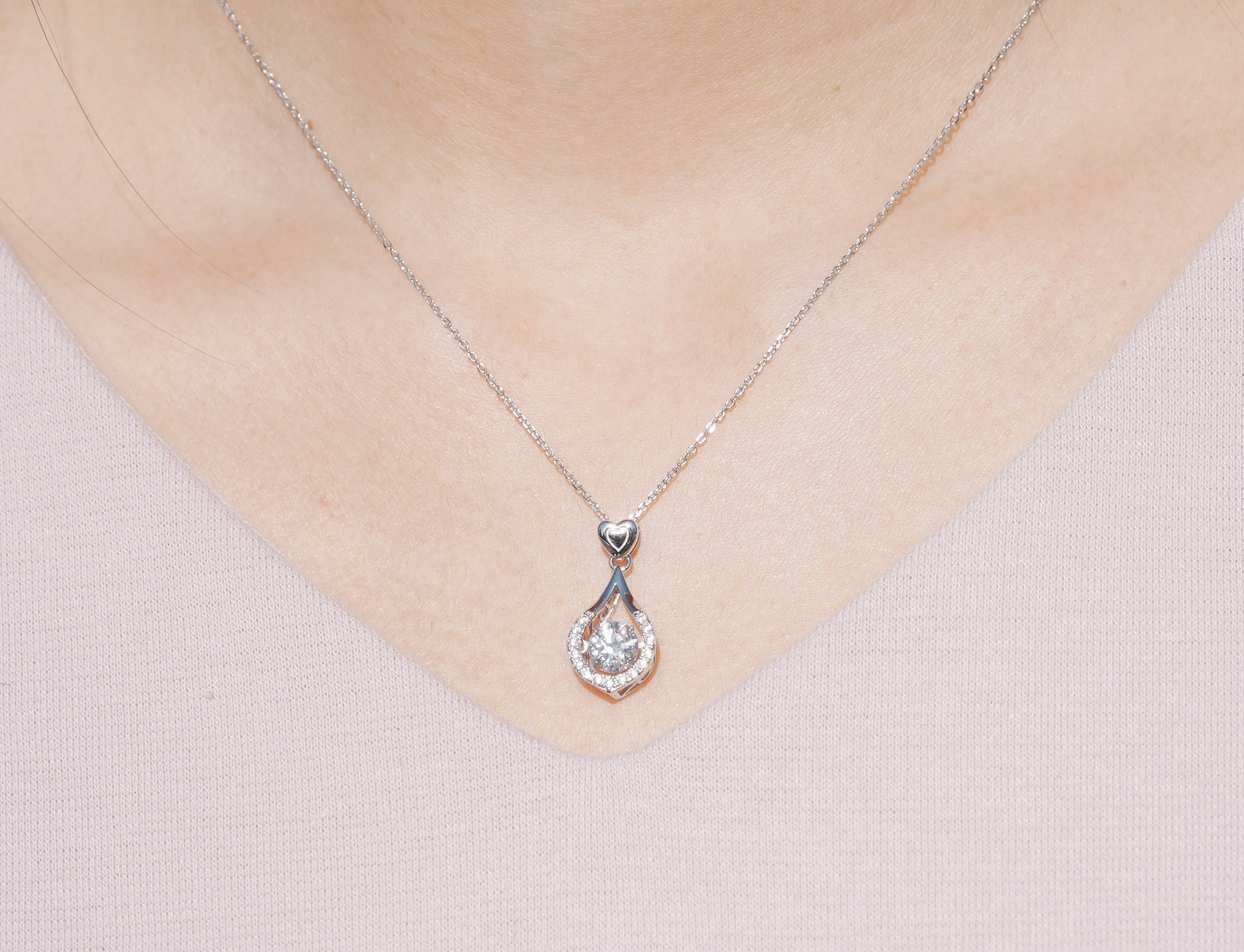 Precious Dew 莫桑石純銀吊墜項鏈