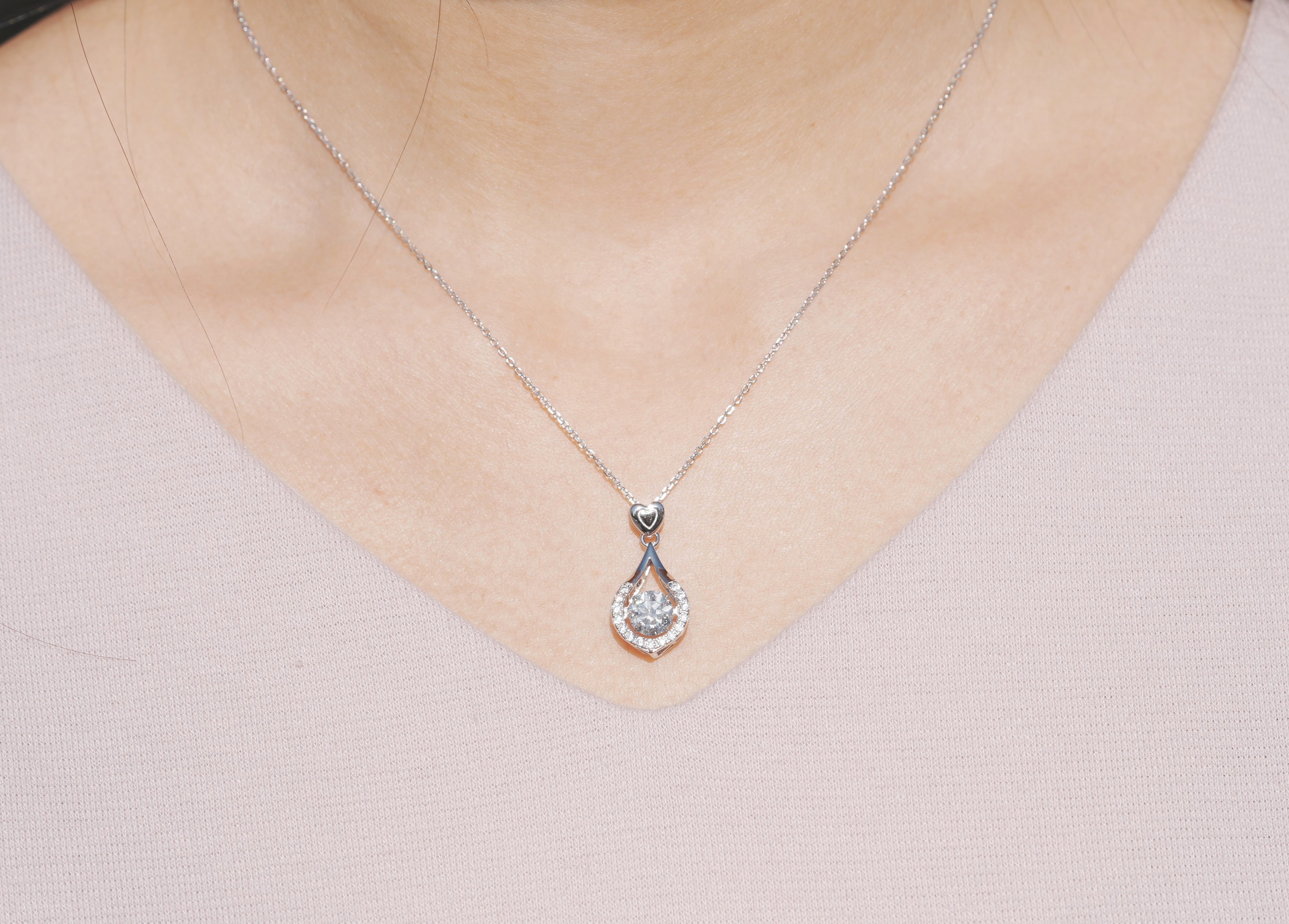 Precious Dew 莫桑石純銀吊墜項鏈