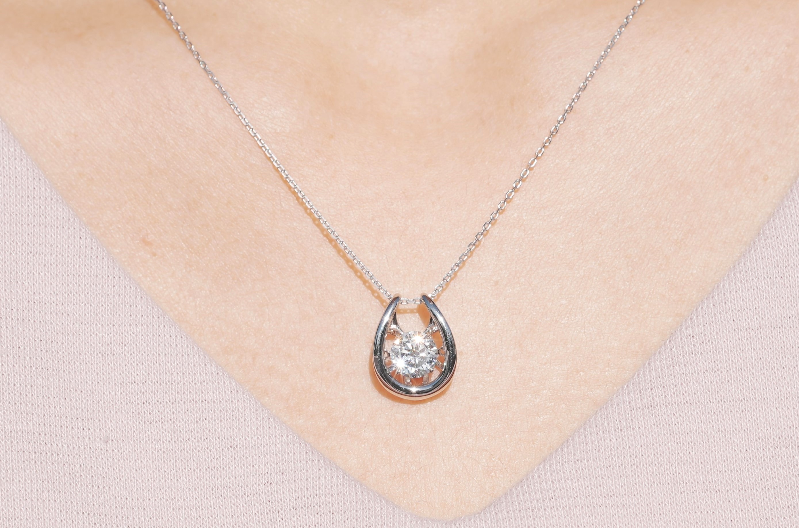 Enchanted U 莫桑石純銀吊墜項鏈