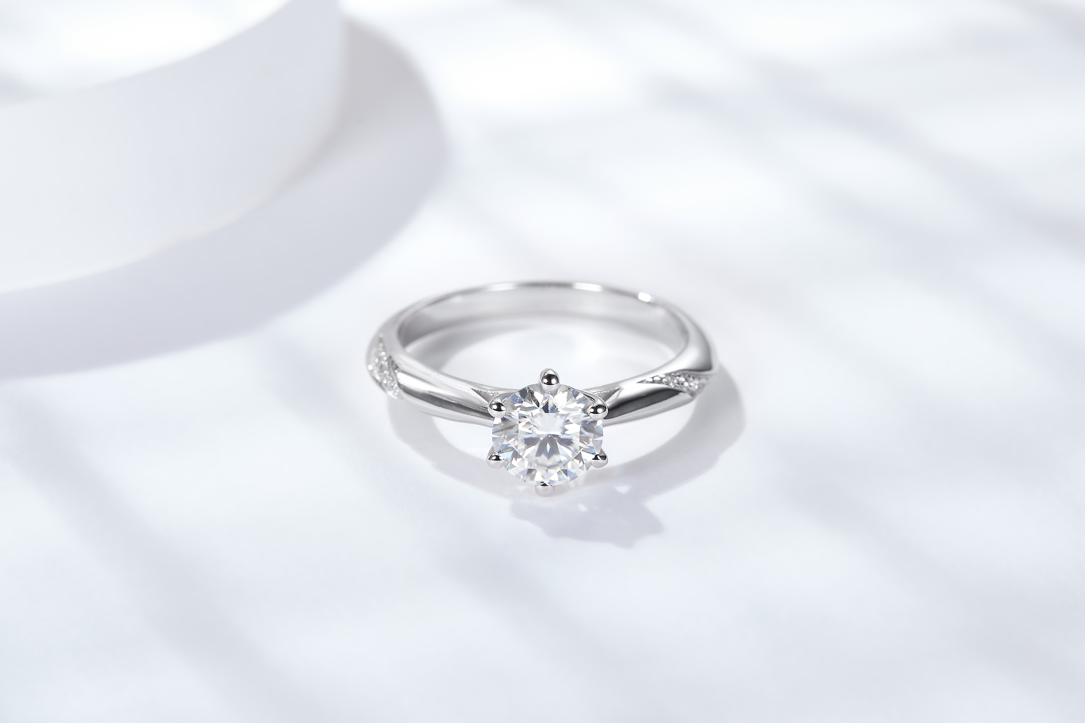 Spiral Grace 莫桑石戒指