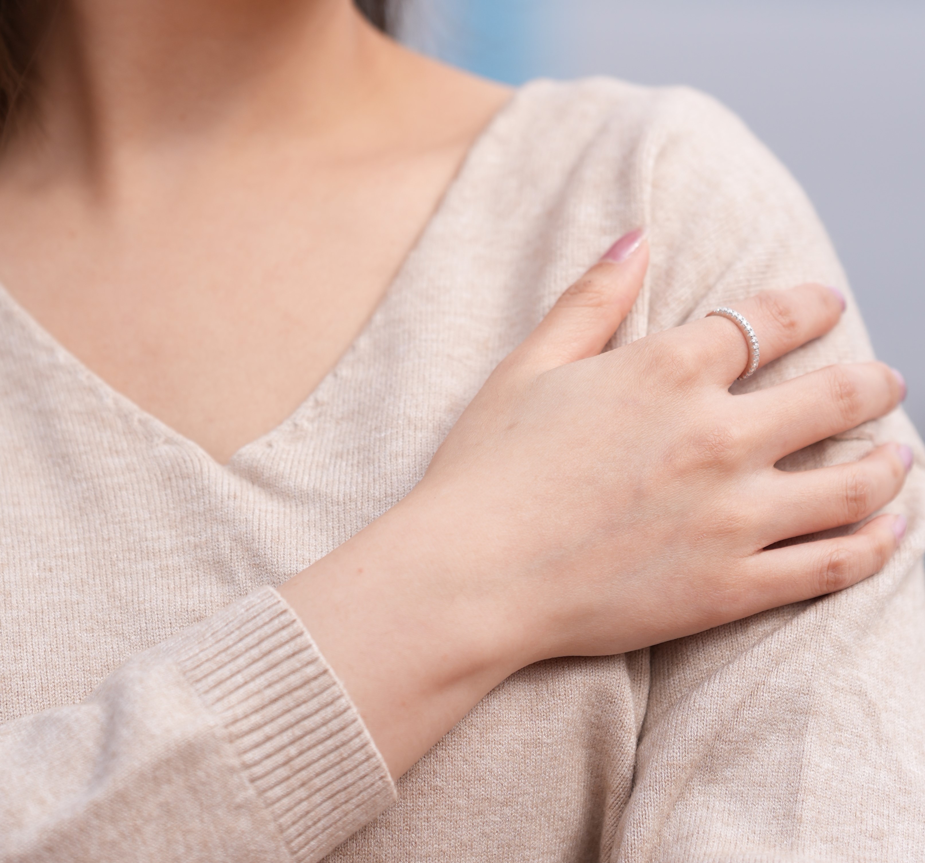  Dazzling Line 莫桑石戒指