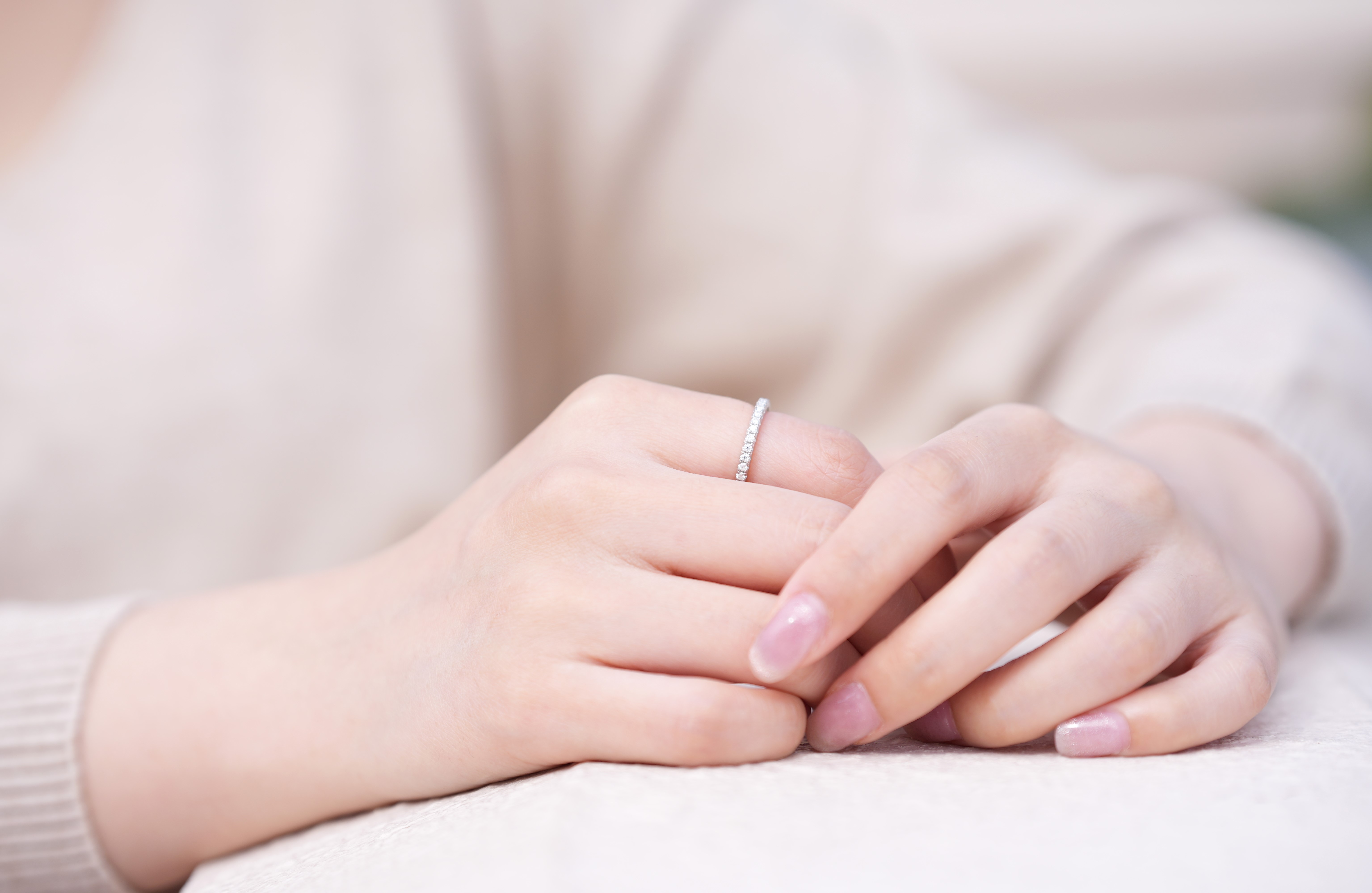  Dazzling Line 莫桑石戒指