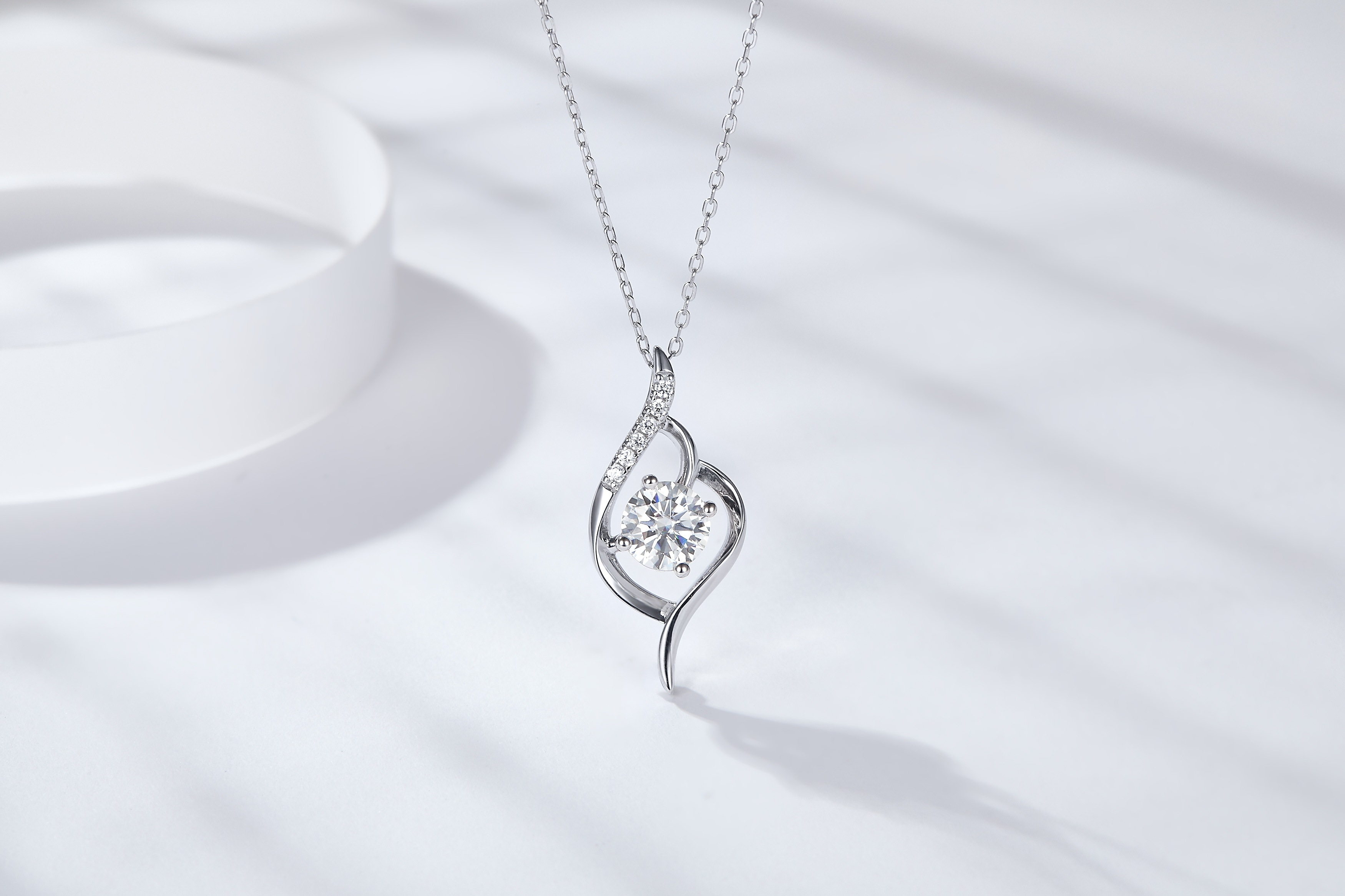 Visionary Gaze 莫桑石純銀鏈墜