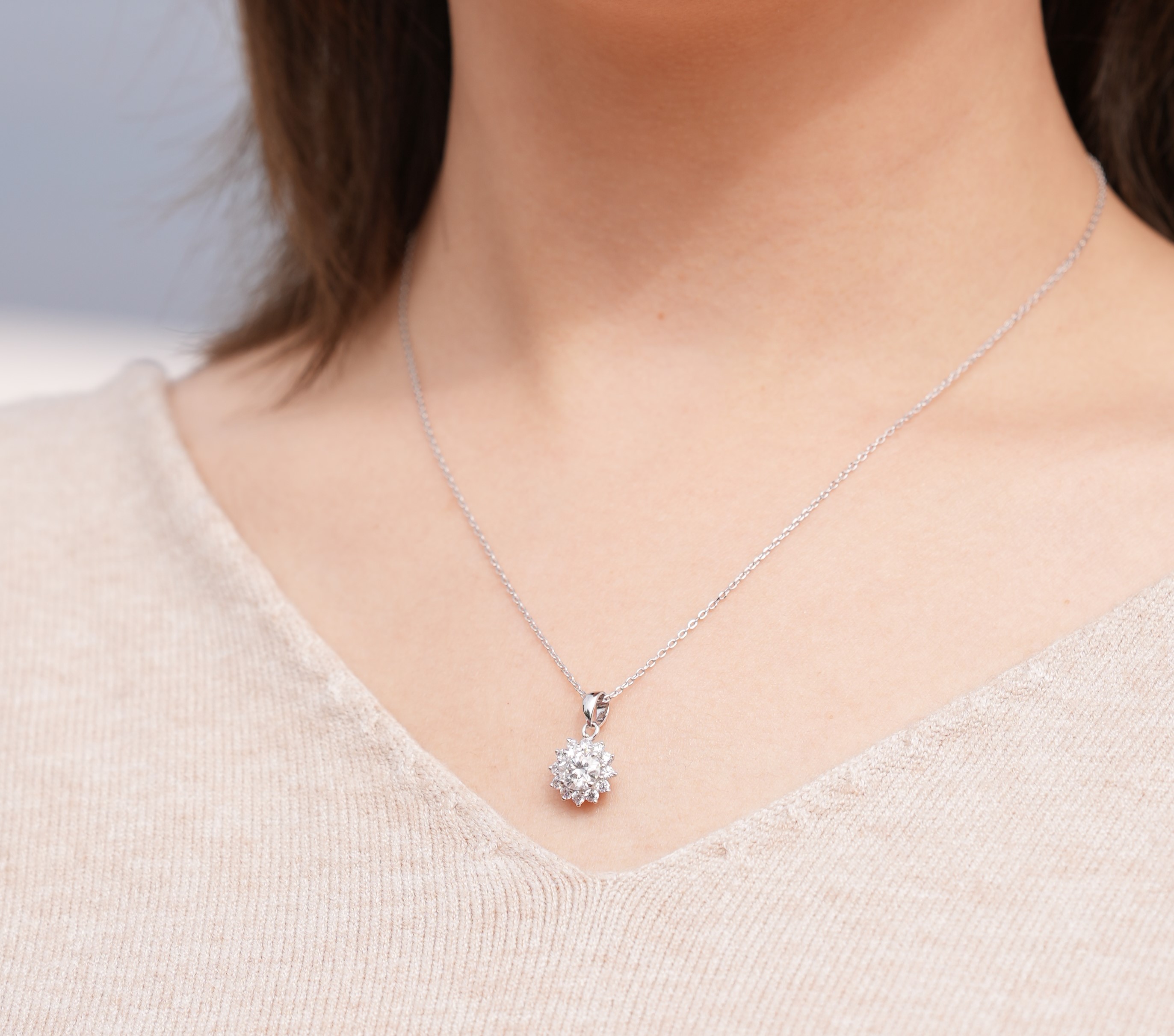 Snowfall Sparkle 莫桑石純銀鏈墜