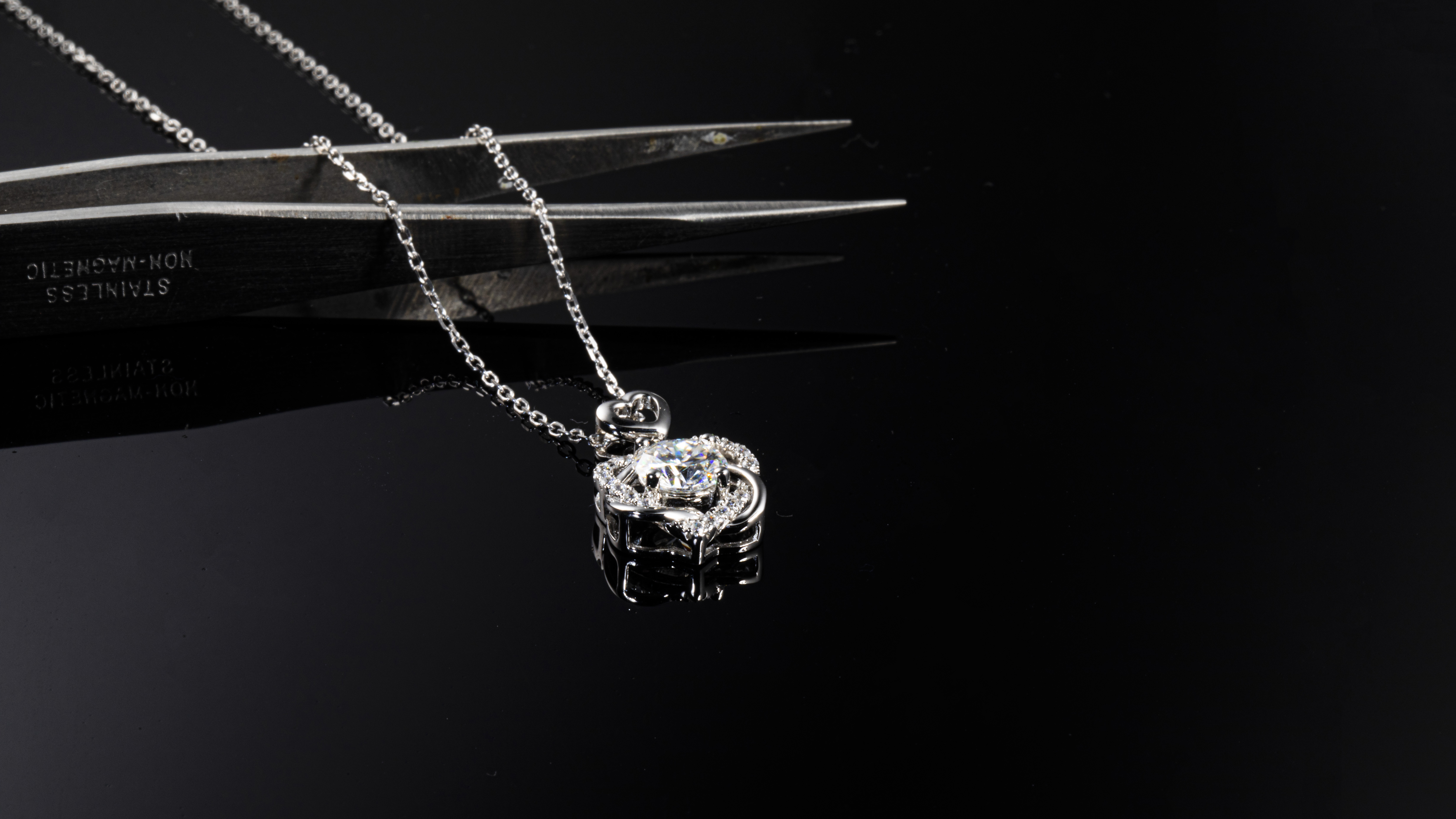 Twin Souls 莫桑石純銀鏈墜