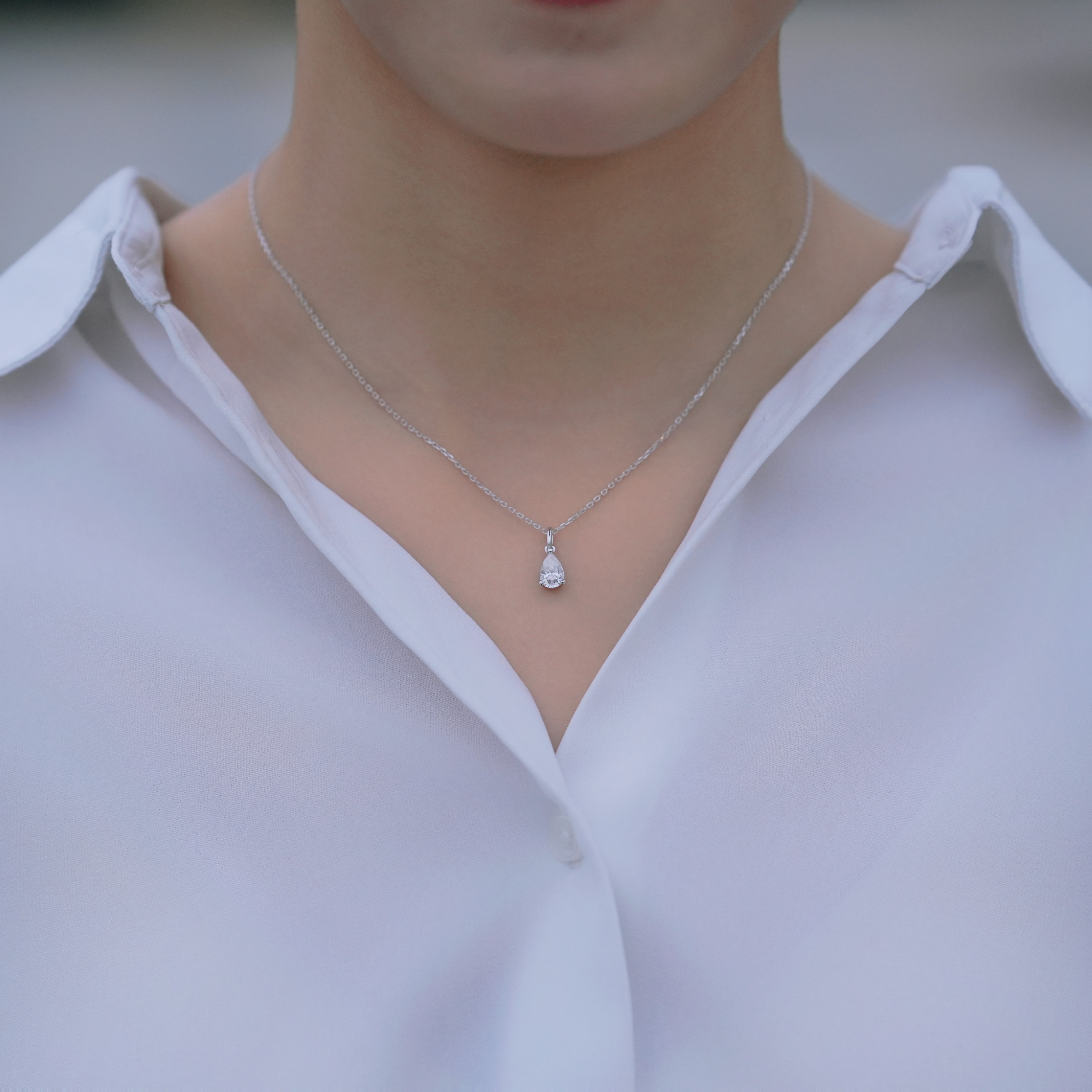 Pristine Pear 莫桑石純銀鏈墜