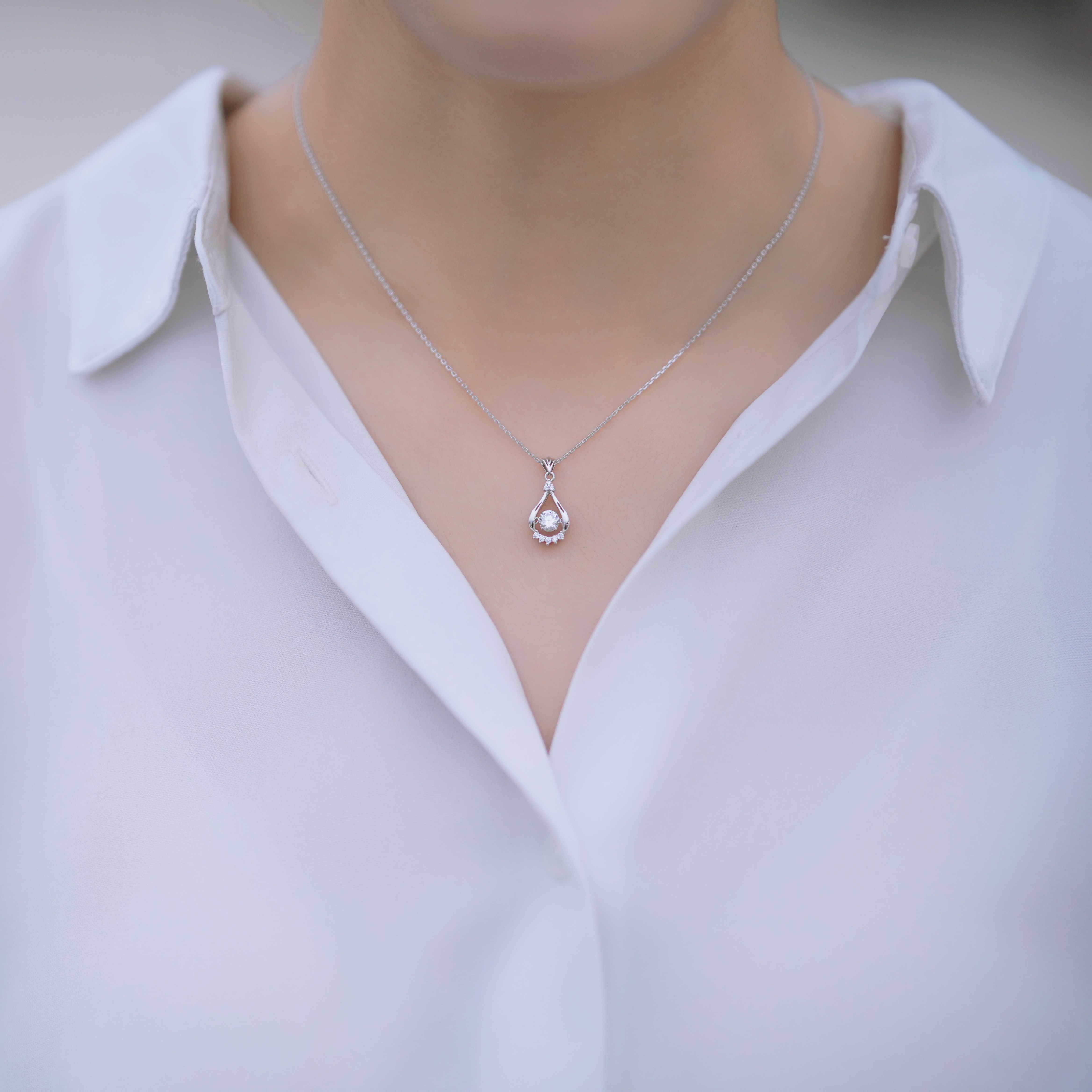 Dawn’s Whisper 莫桑石純銀鏈墜