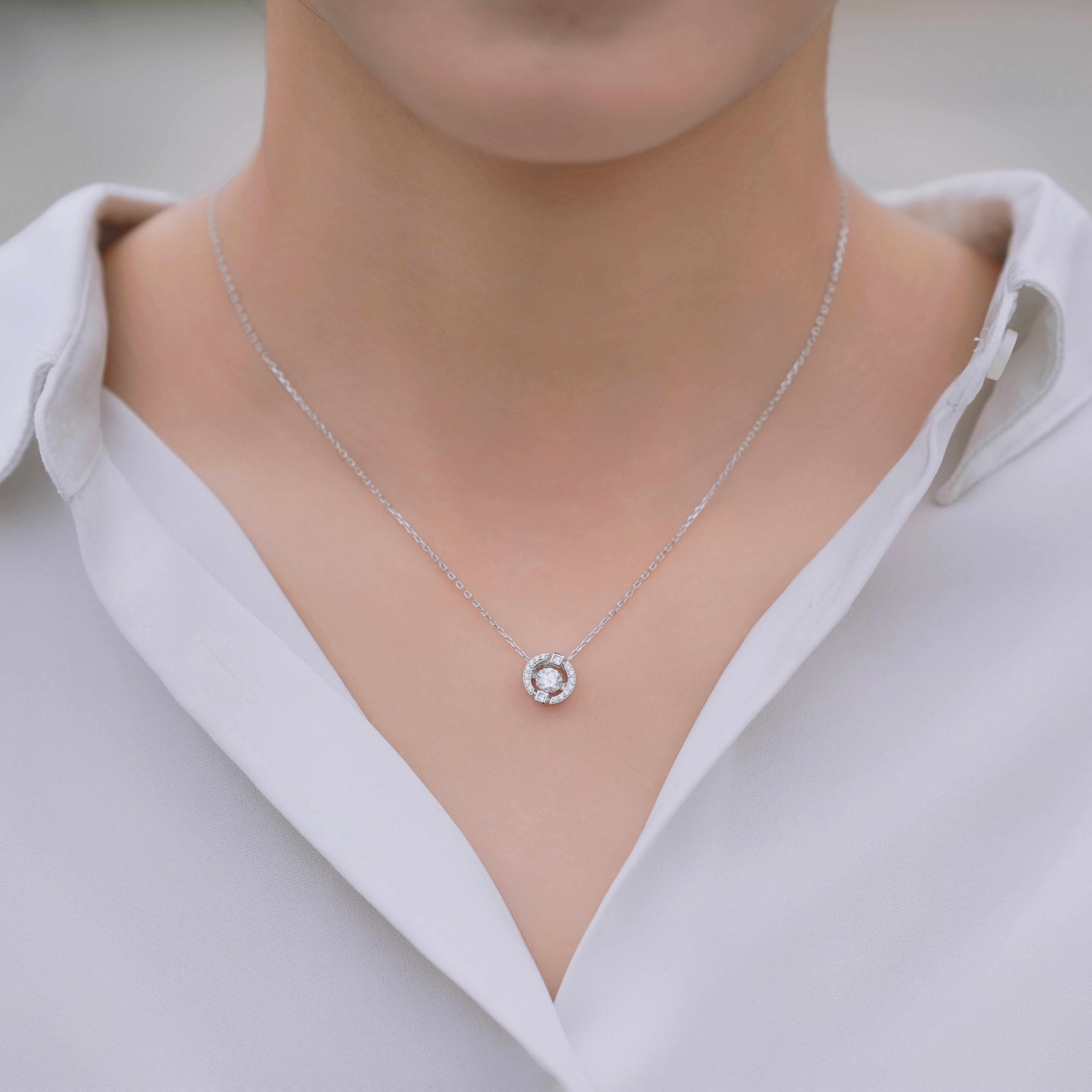 Slanted Allure 莫桑石純銀鏈墜