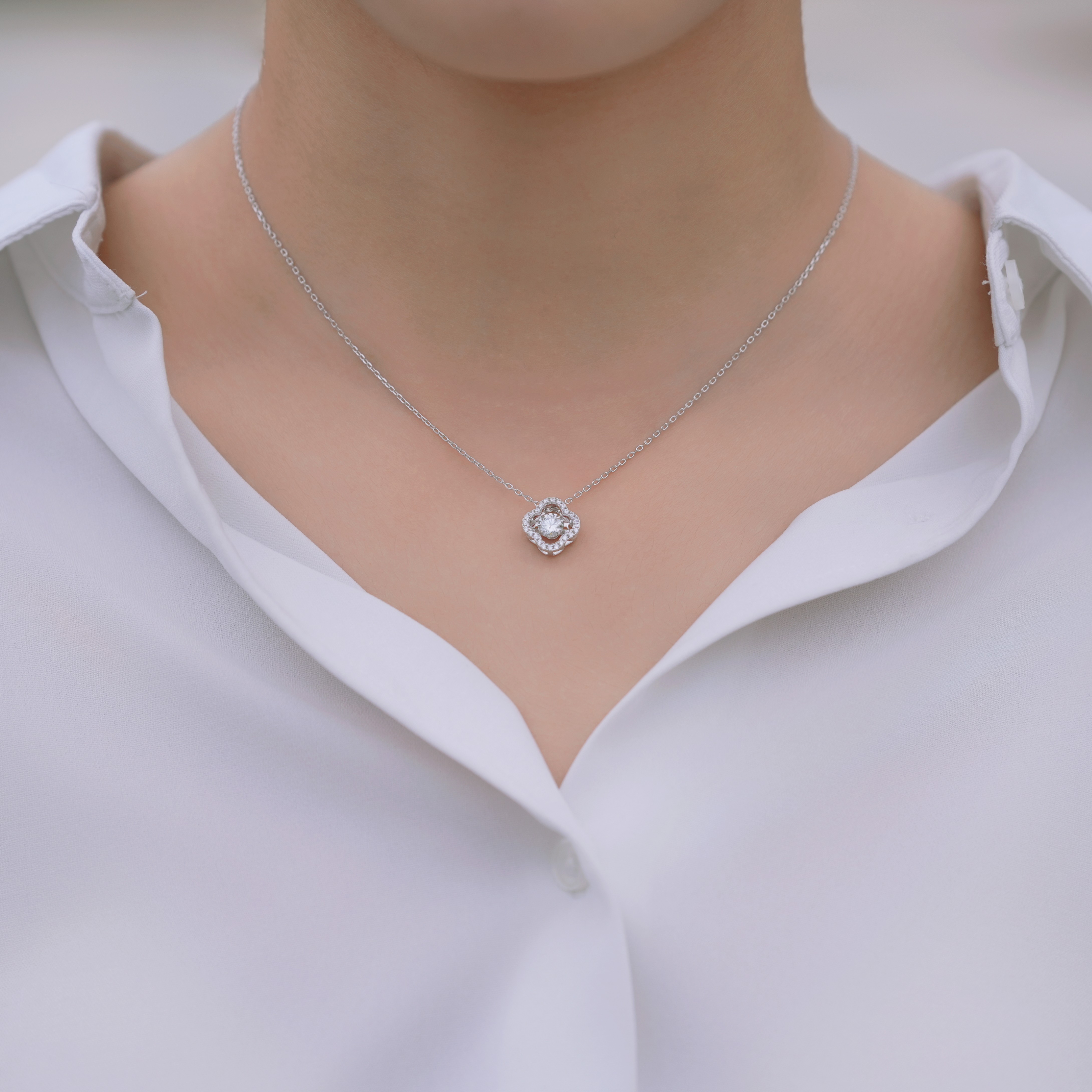 Clover Bloom 莫桑石純銀吊墜項鏈