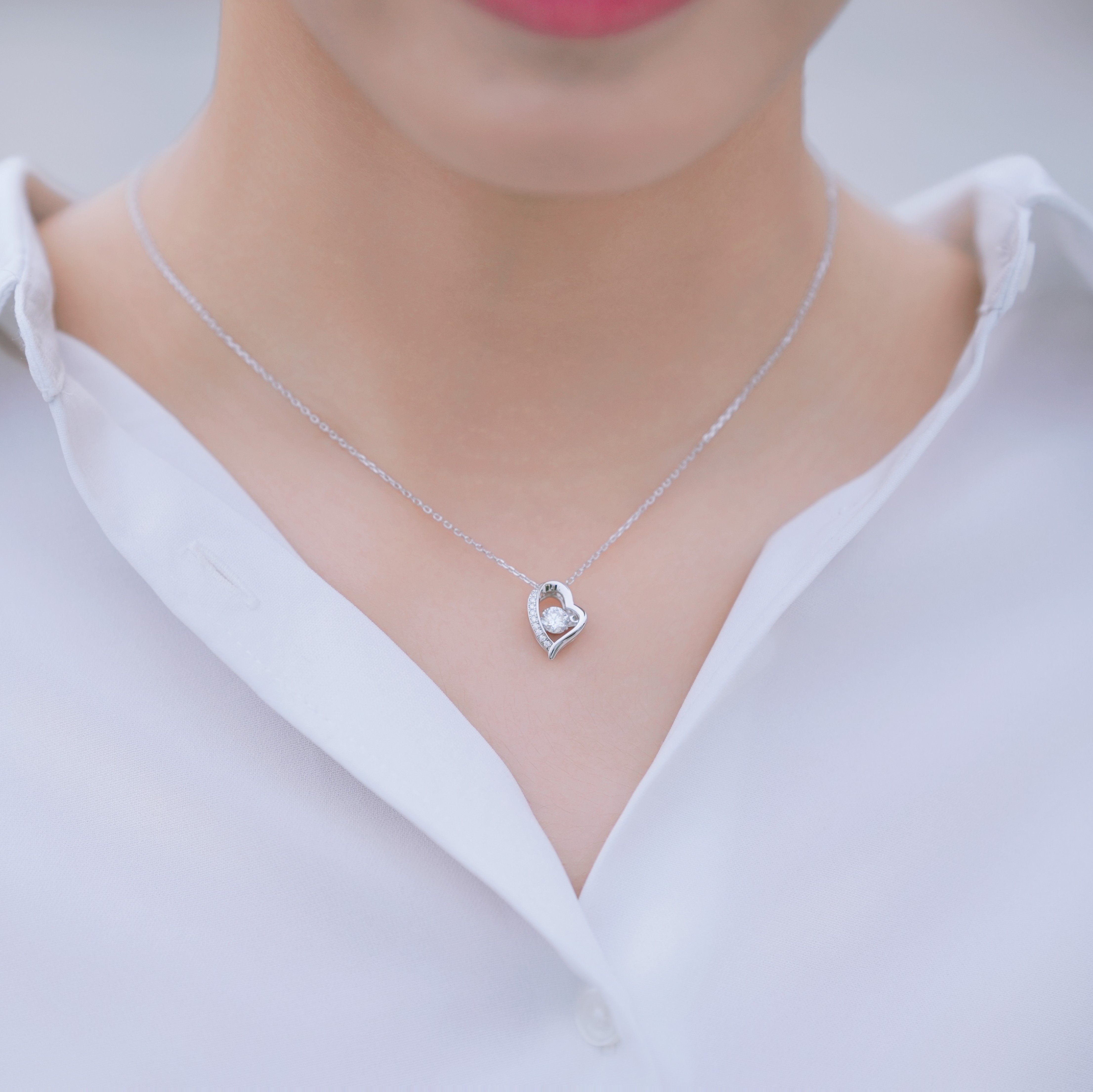 Graceful Heart 莫桑石純銀吊墜項鏈