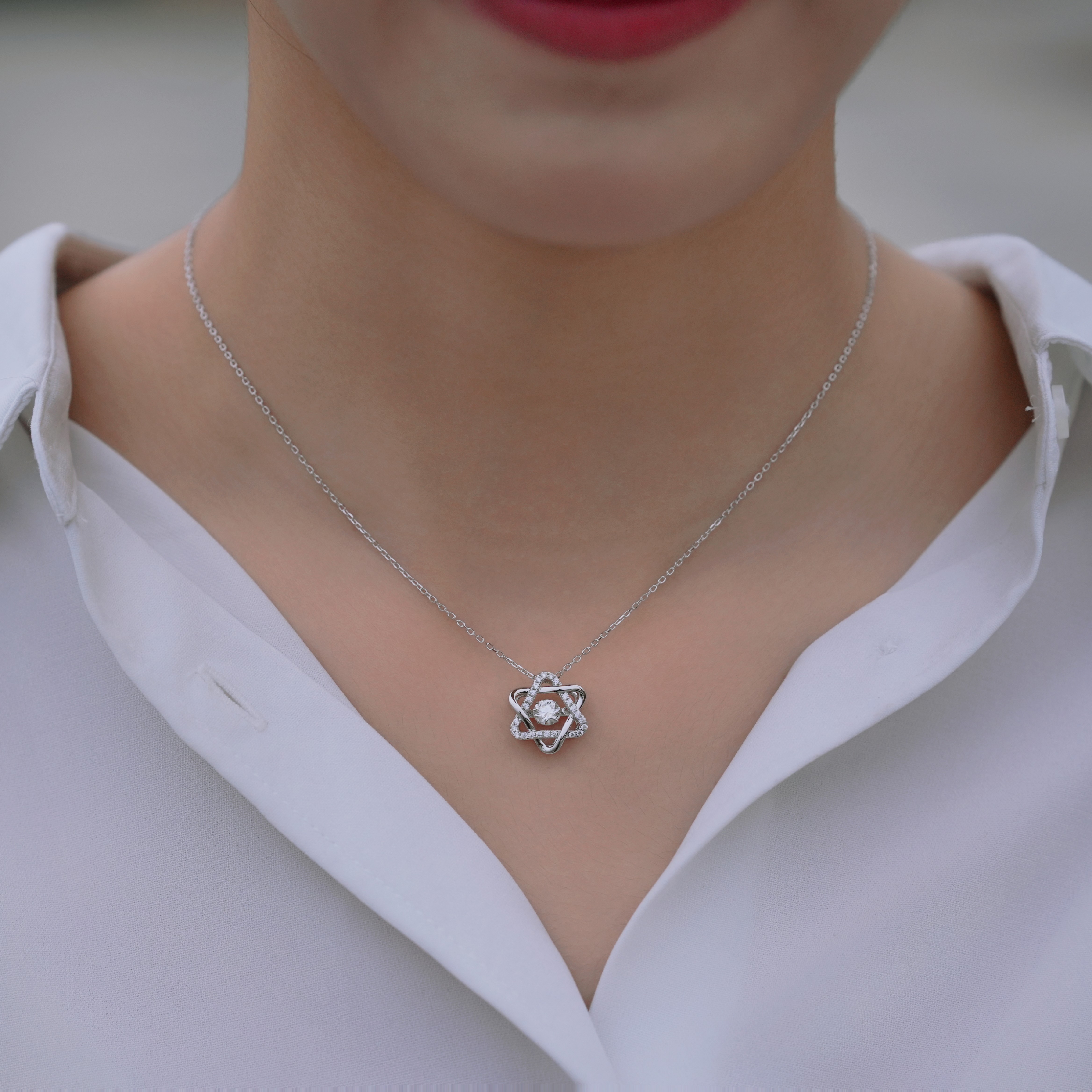 Hexagram Radiance 莫桑石純銀鏈墜